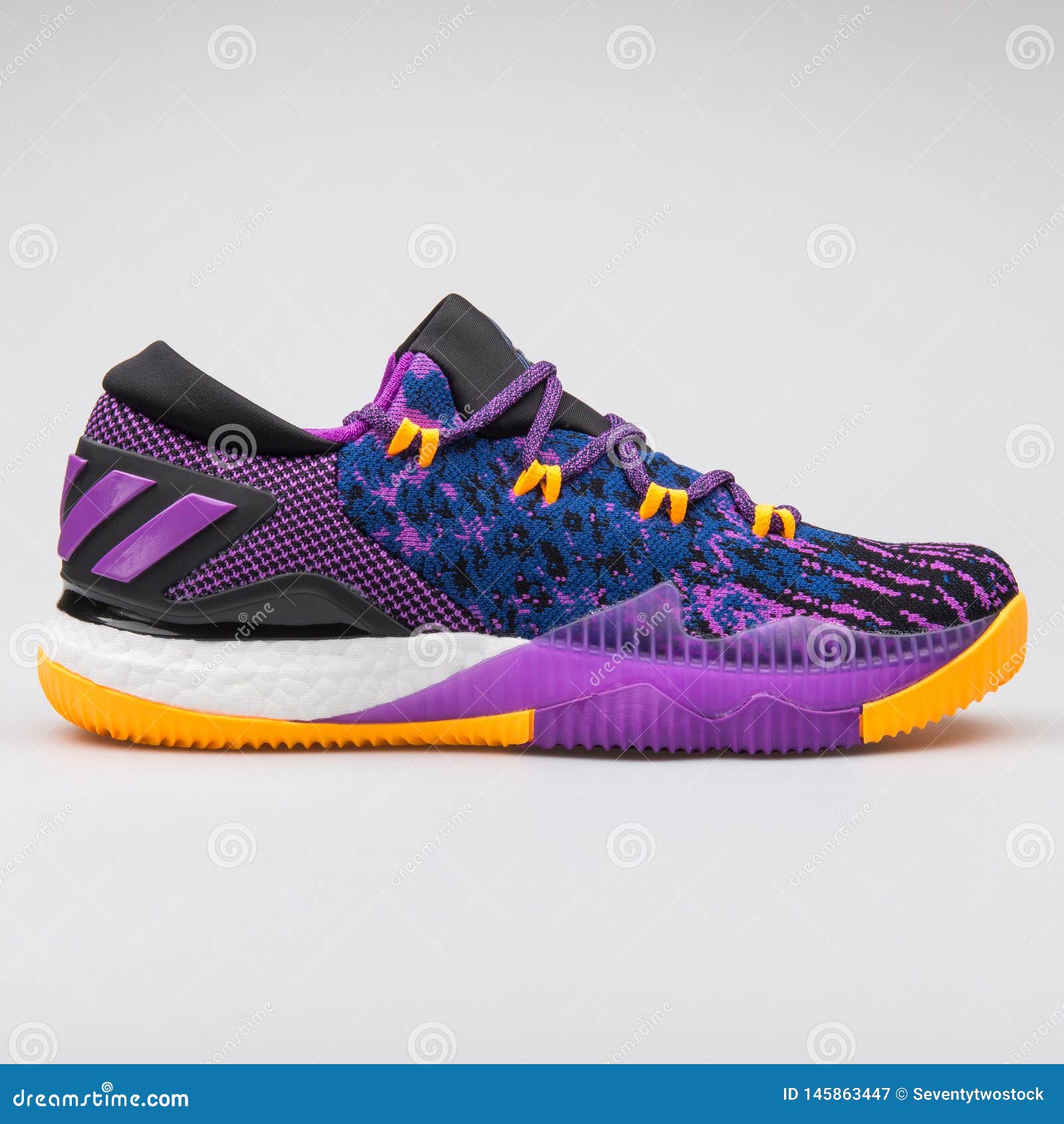 Secretar Confidencial Enojado Adidas Crazylight Boost Low 2016 Purple and Black Sneaker Editorial  Photography - Image of basketball, casual: 145863447