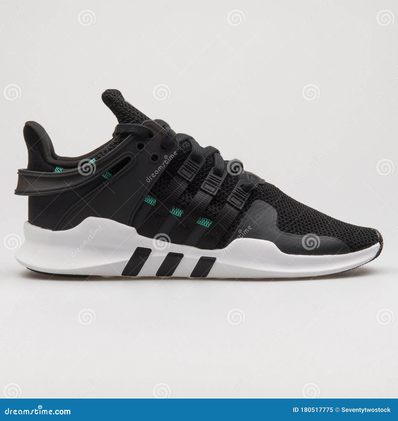 Adidas Eqt支持adv黑白运动鞋编辑类图片 图片包括有eqt支持adv黑白运动鞋 Adidas