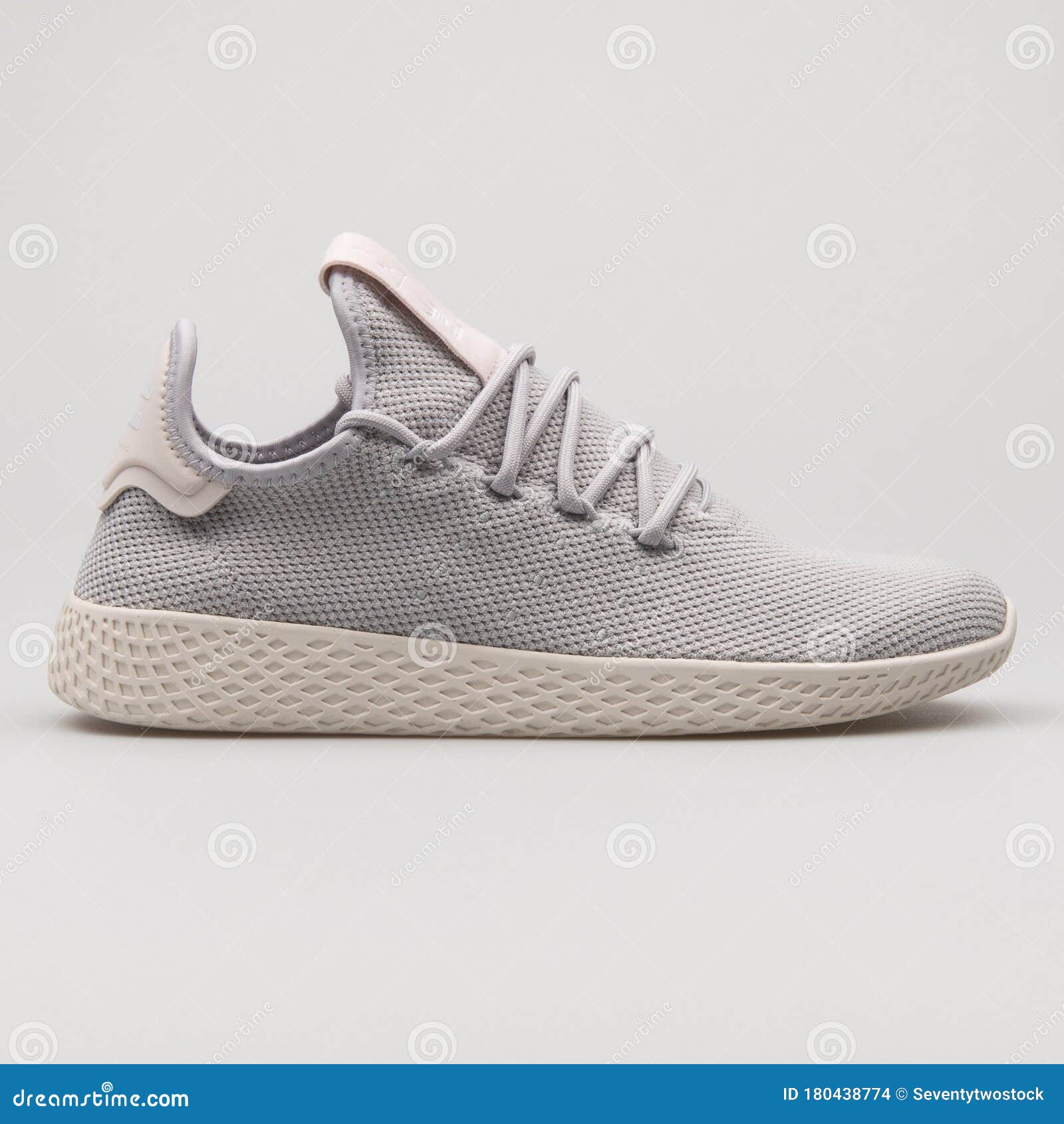 Adidas Pw Tenis Hu Grises Sneaker Imagen archivo editorial Imagen de lifestyle, cara: 180438774