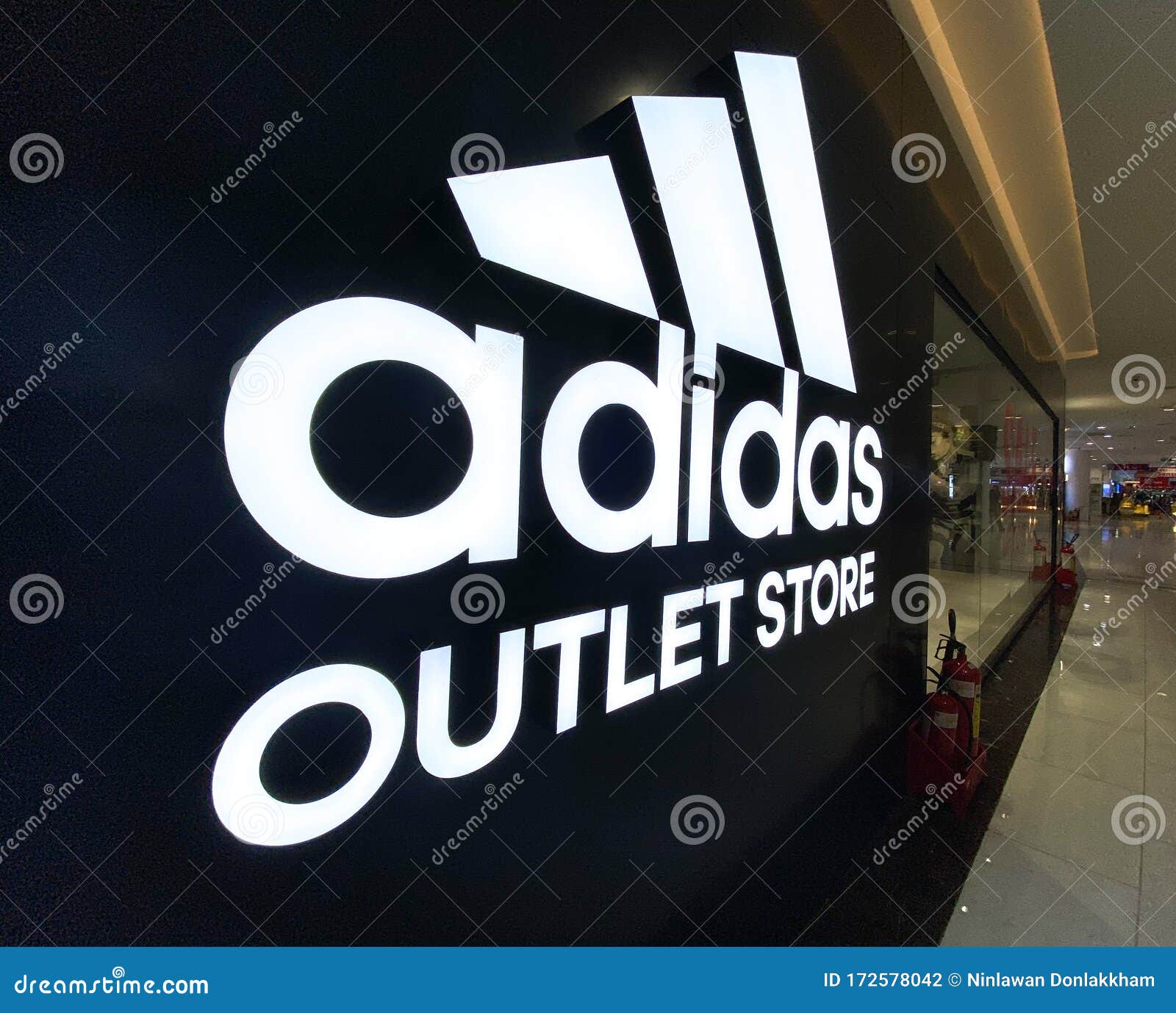 melk Penelope smal Adidas Sign at the Entrance To the Store Editorial Photography - Image of  modern, entrance: 172578042