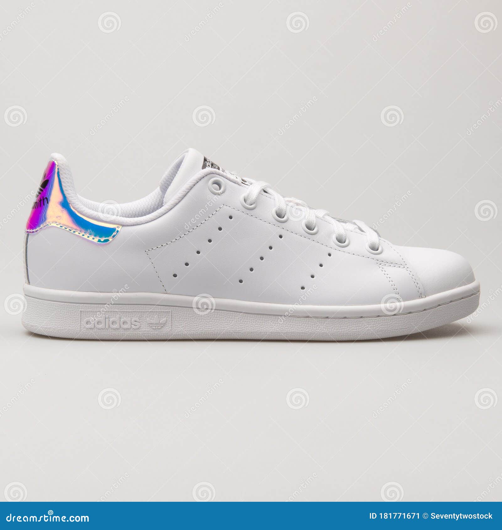Adidas White Y Multicolor Sneaker Foto editorial - de lifestyle, zapato: