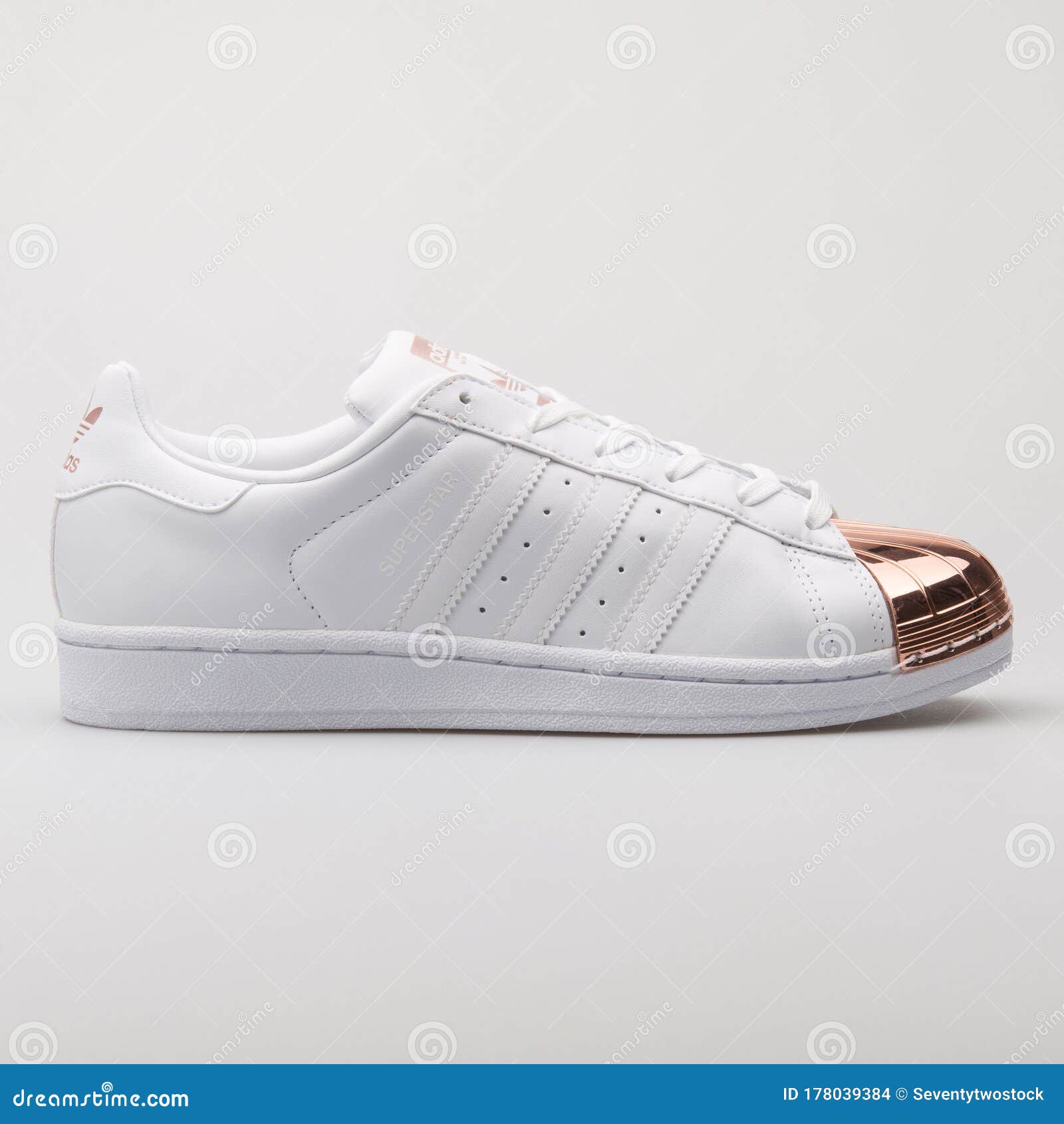 valores Cantidad de lavabo Adidas Superstar Metal Toe White and Rose Sneaker Editorial Stock Image -  Image of exercise, equipment: 178039384