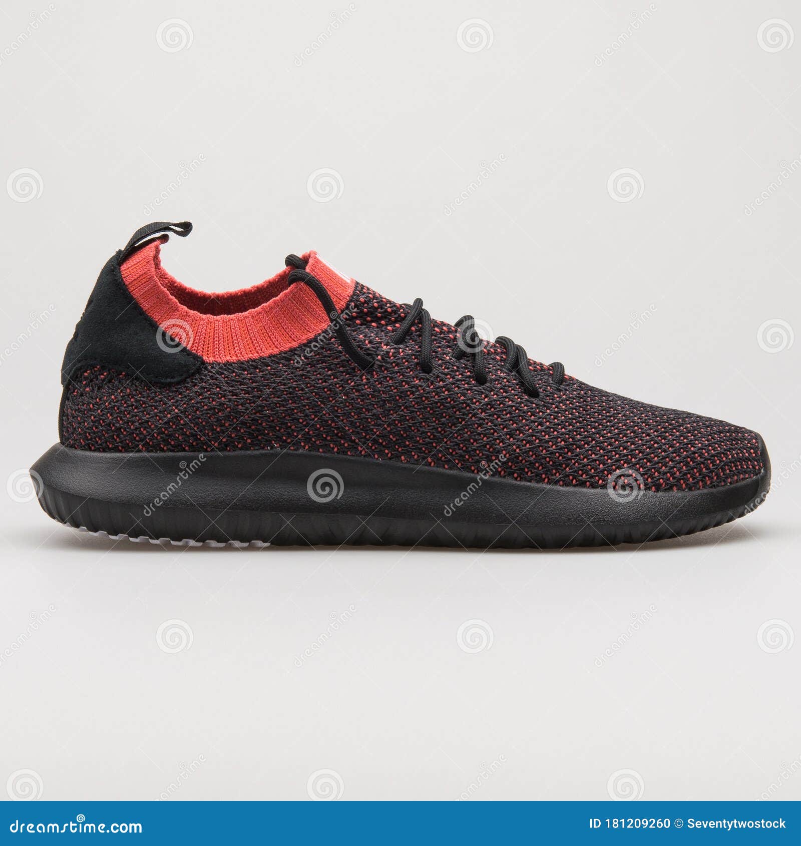 Adidas Tubular Pk Negro Y Zapatillas Imagen editorial Imagen de zapatillas: 181209260