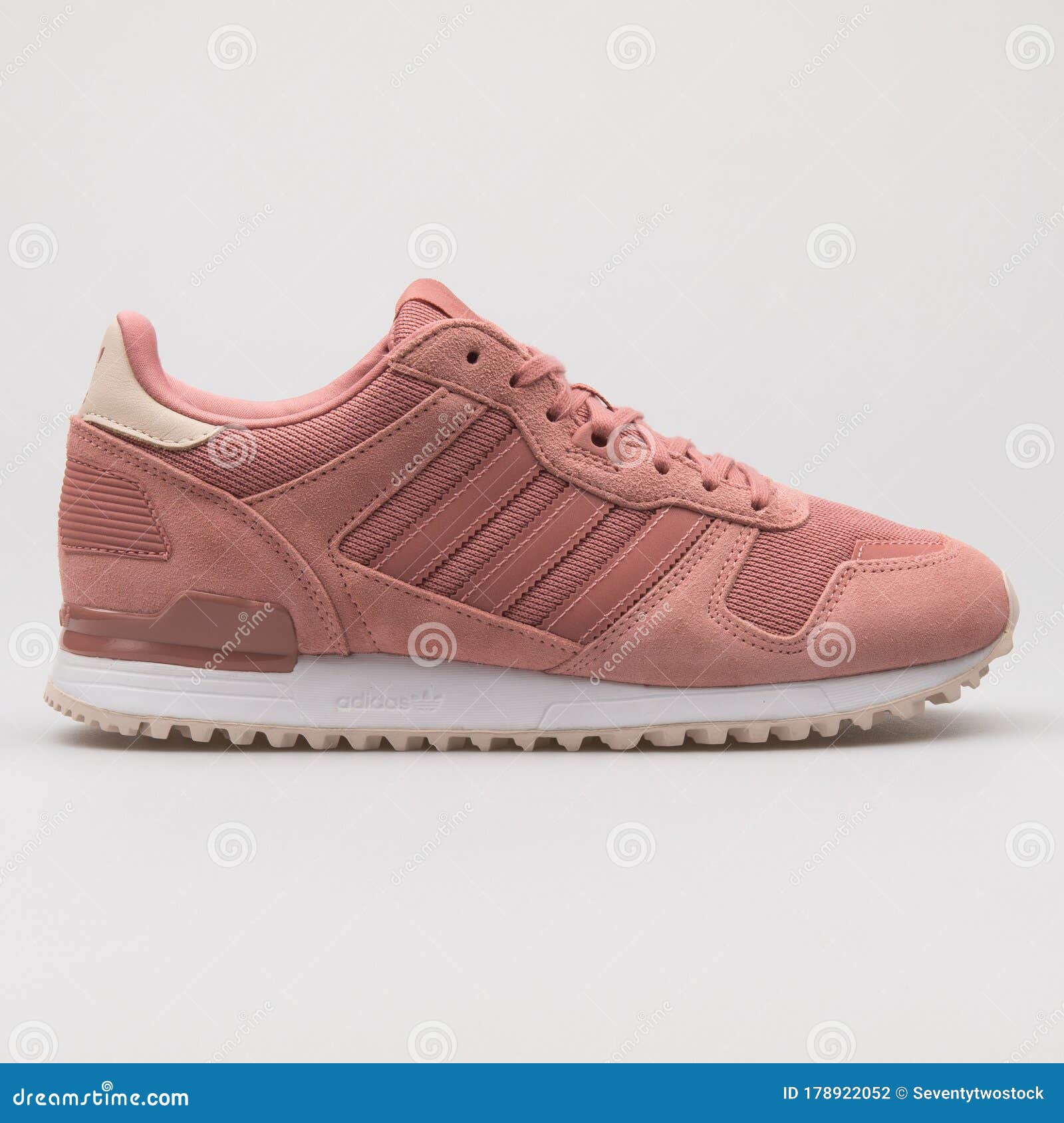 código Morse Lavandería a monedas navegador Adidas ZX 700 pink sneaker editorial photography. Image of object -  178922052