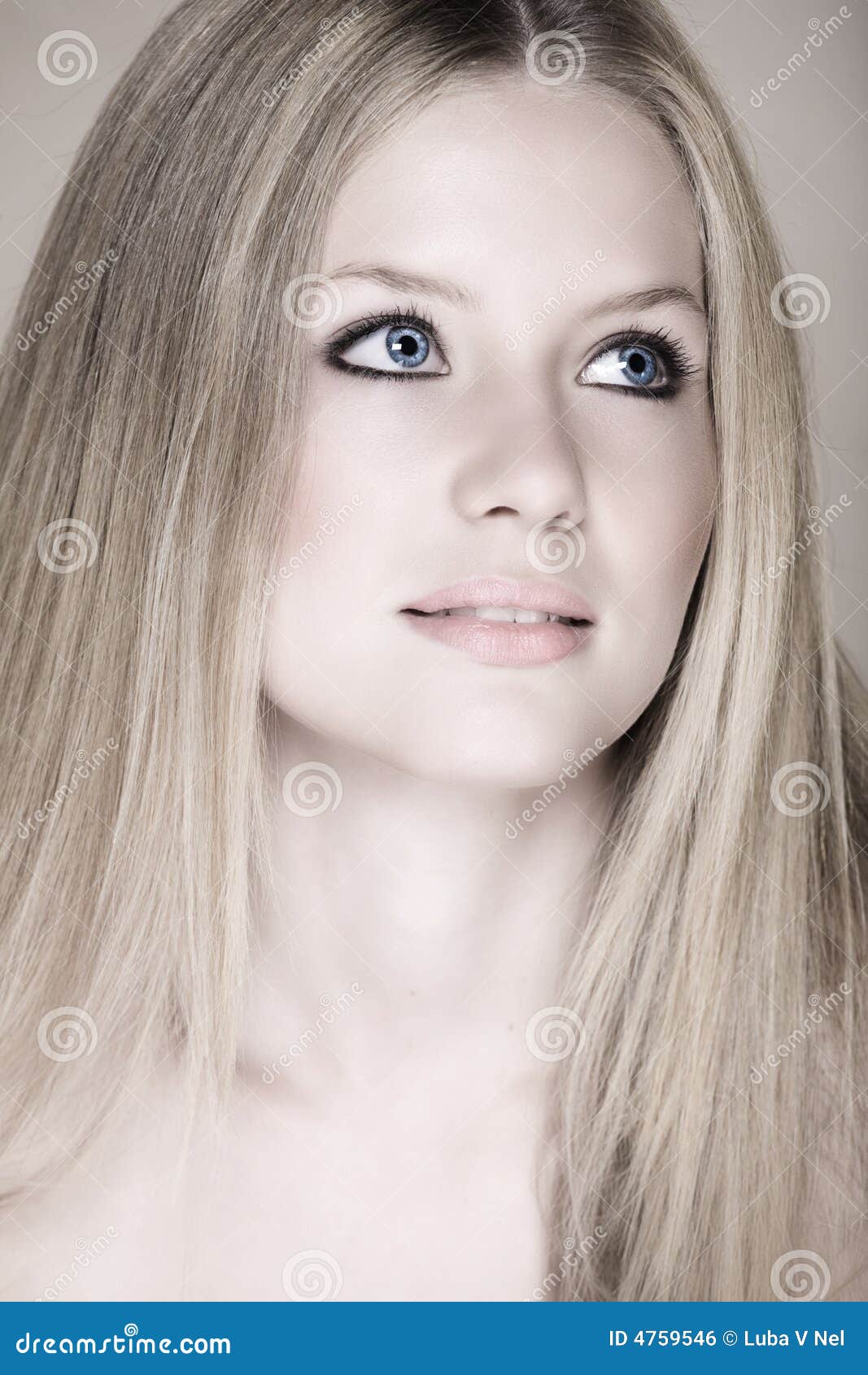 4,943 Fotos de Stock de Mulher Adolescente Bonita Com Olhos Azuis - Fotos  de Stock Gratuitas e Sem Fidelização a partir da Dreamstime, image size:1067x1690