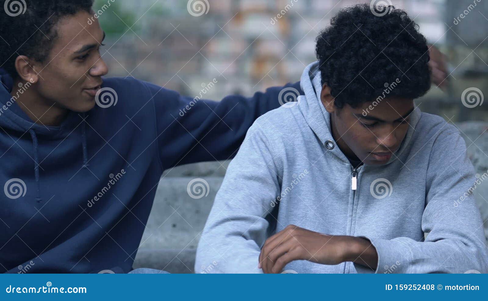 Adolescente Negro Tentando Abraçar Amigo Ofendido, Tentativa De Reconciliação Filme amador 1600x990 foto nua em alta qualidade Adolescente Negro Tentando Abraçar Amigo Ofendido, Tentativa De Reconciliação Filme
