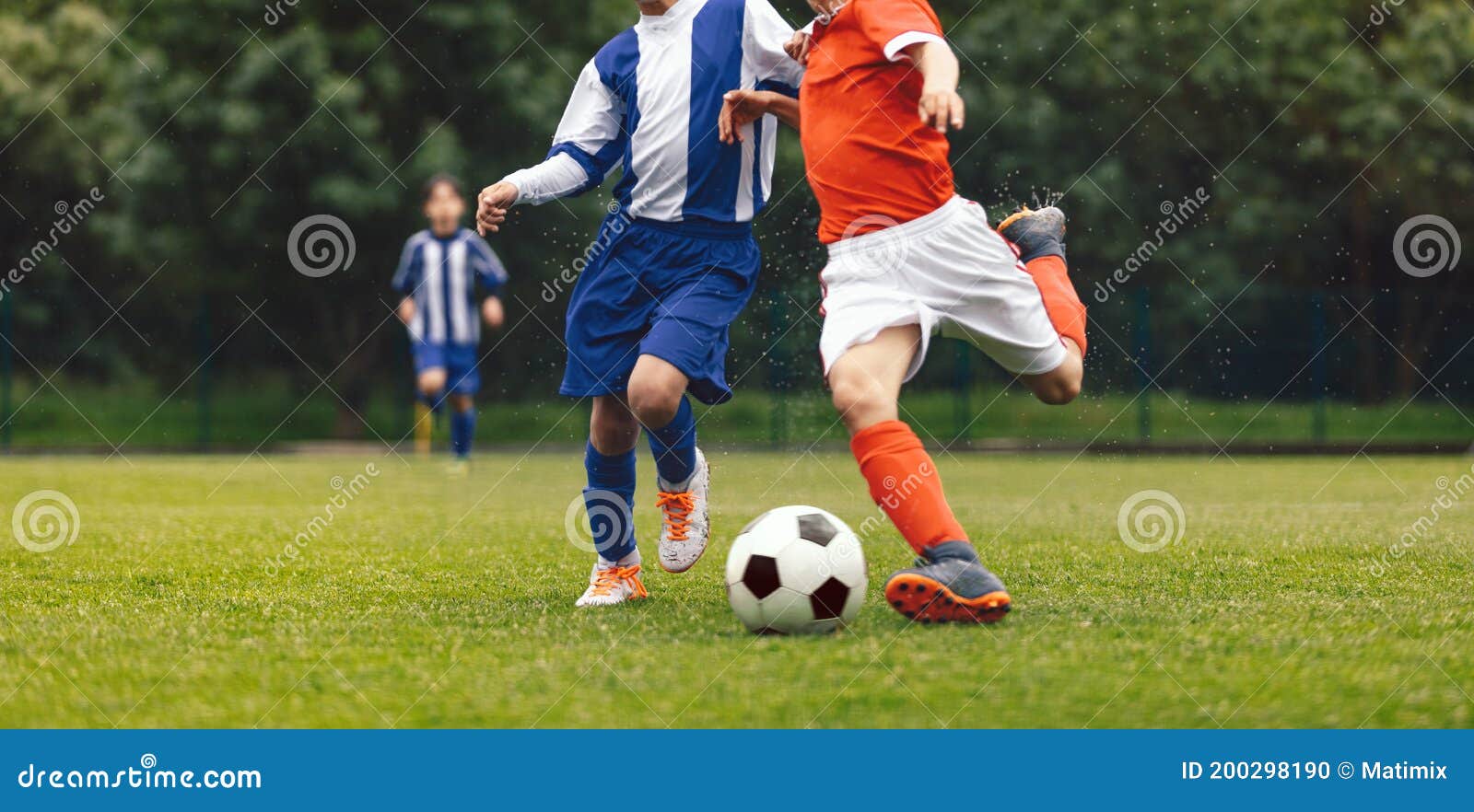 Jogador De Futebol. Jogador De Futebol Adolescente. Dia Do Jogo