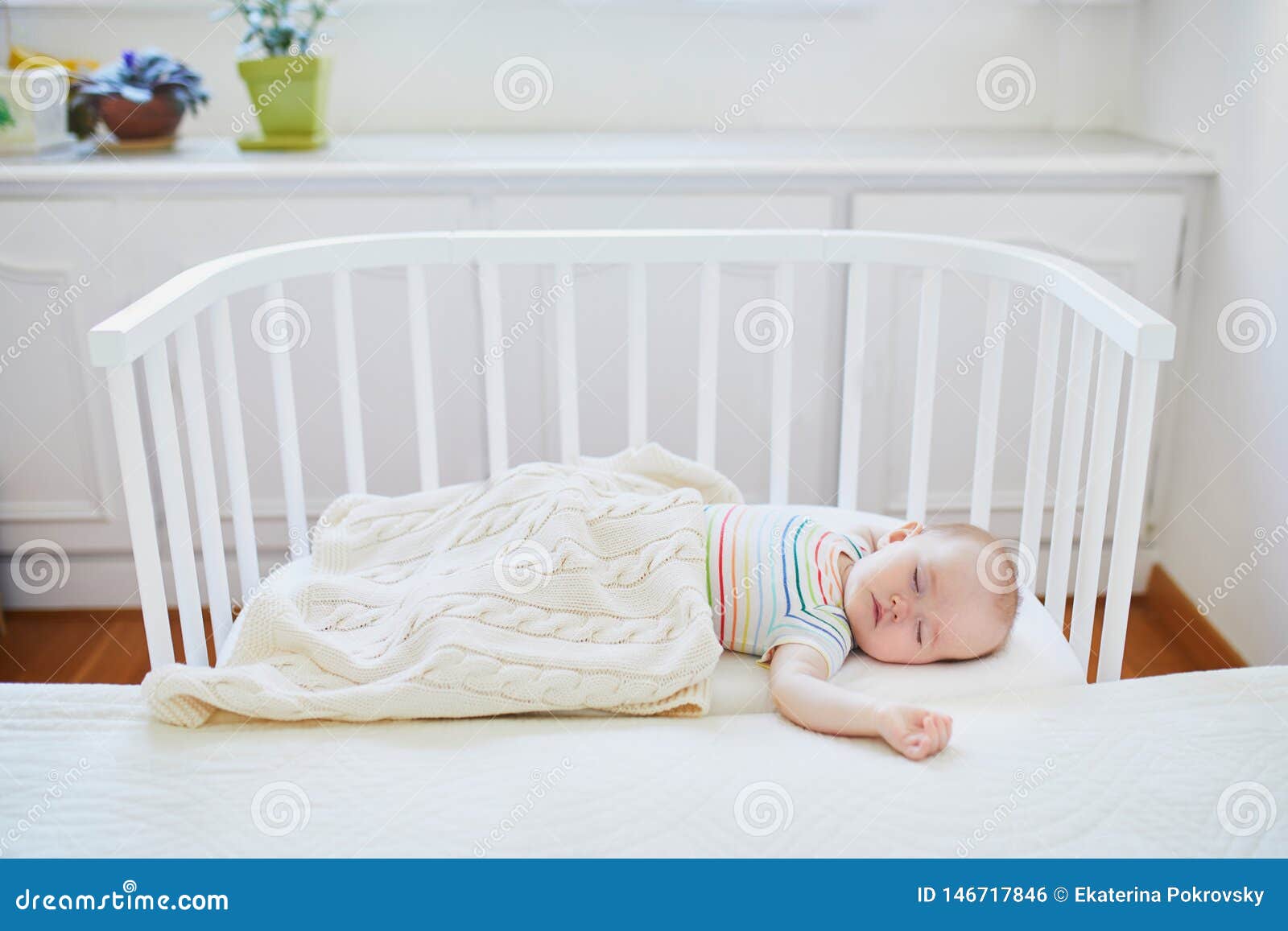 baby crib attached to parents bed