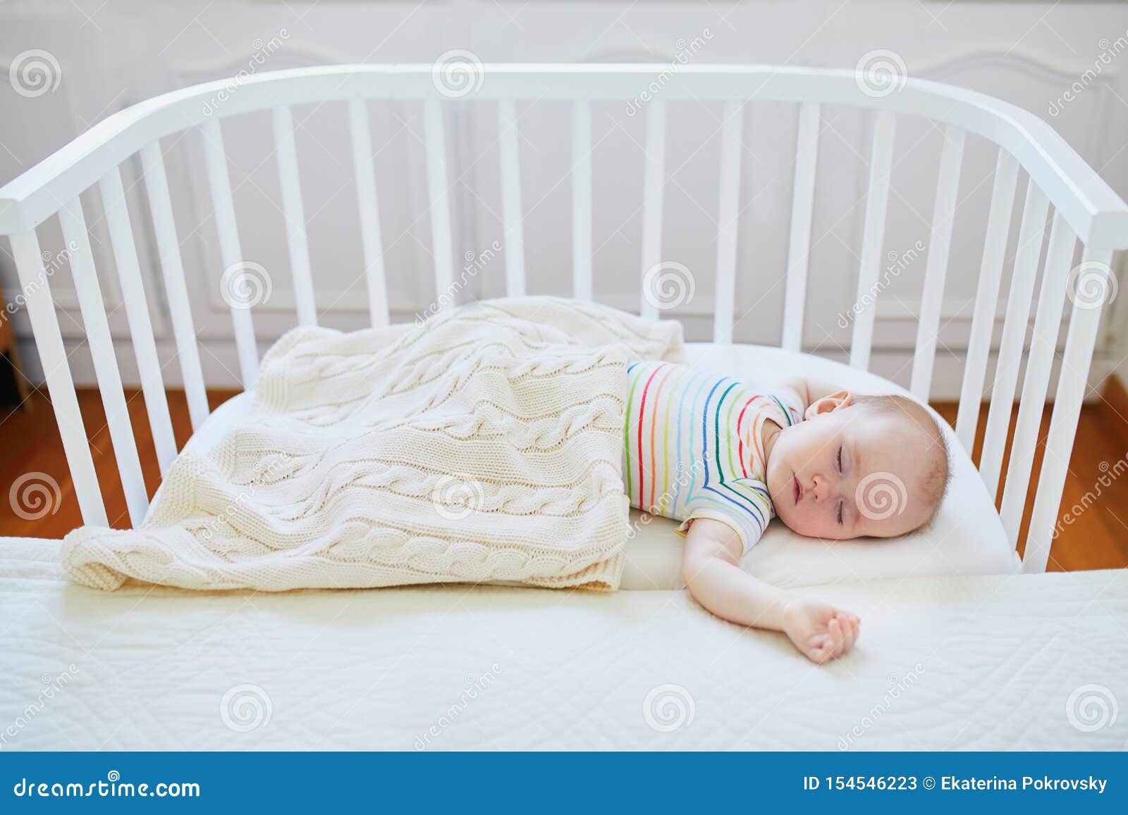 baby sleeper in bed with parents