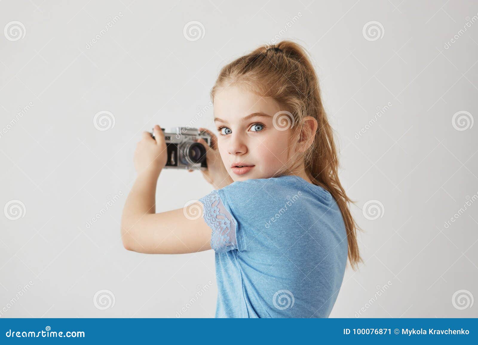 Pin by ŤĂŘĄ on .امم Girl back photo, Blonde girl selfie, Blonde girl