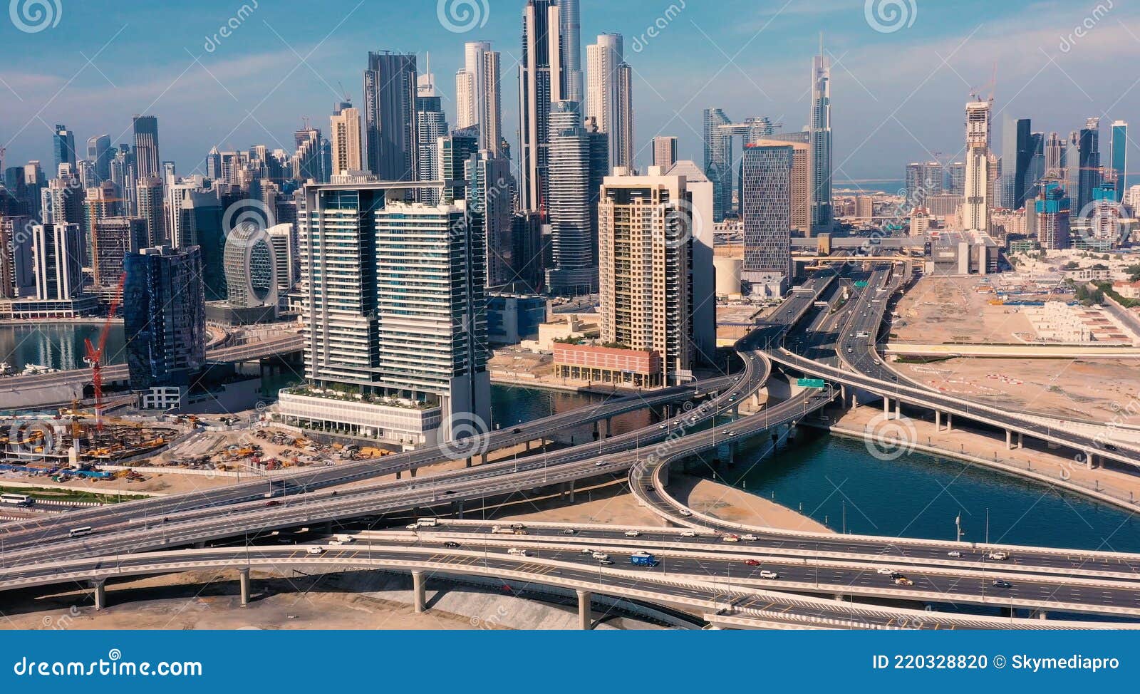 Reduktion Rejse tønde AERIAL. Drone Video of Dubai City at Day Time. Modern City Concept Vith  Transport and River Stock Photo - Image of golden, arabian: 220328820