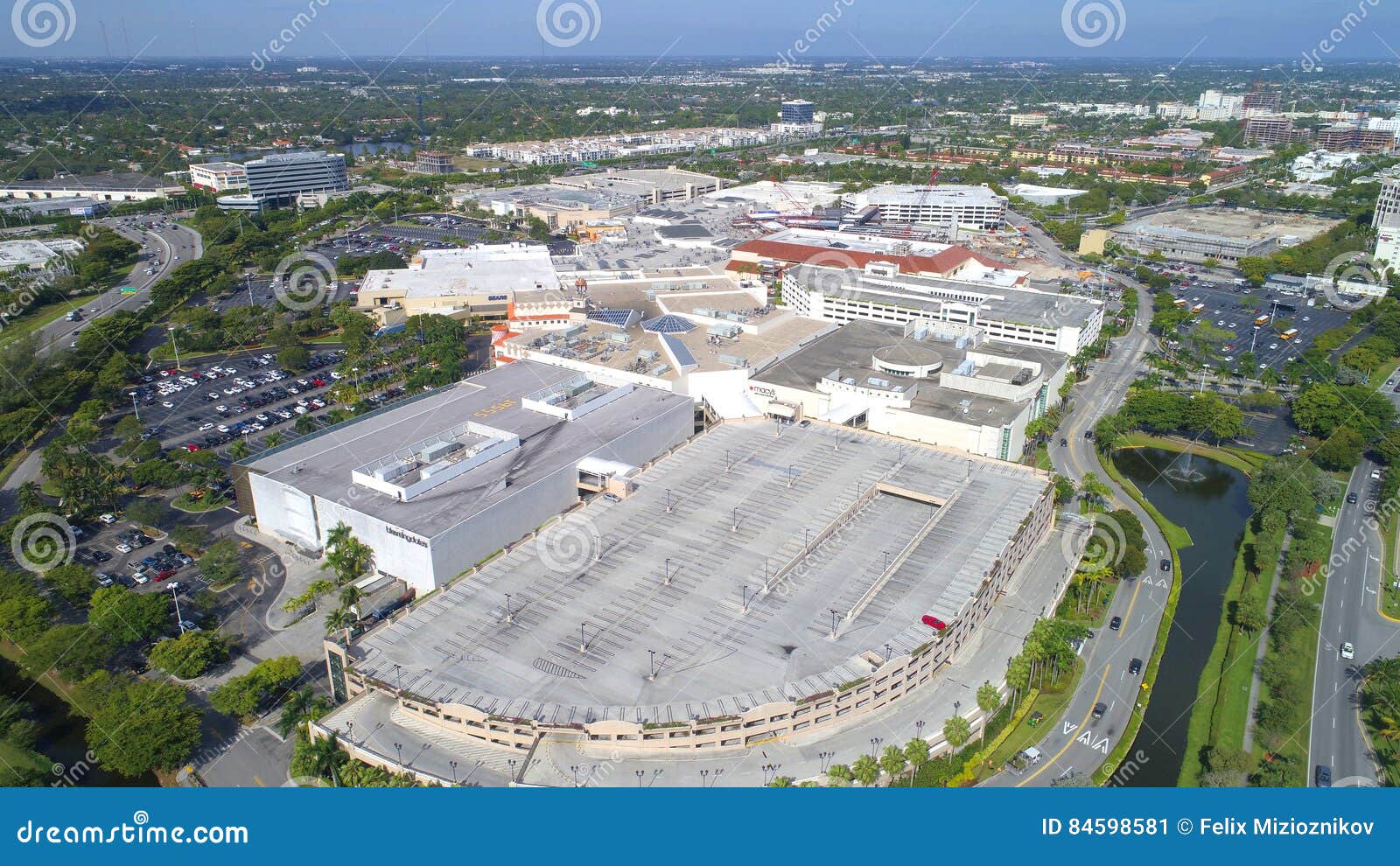 Aventura Mall - Super regional mall in Miami, Florida, USA 