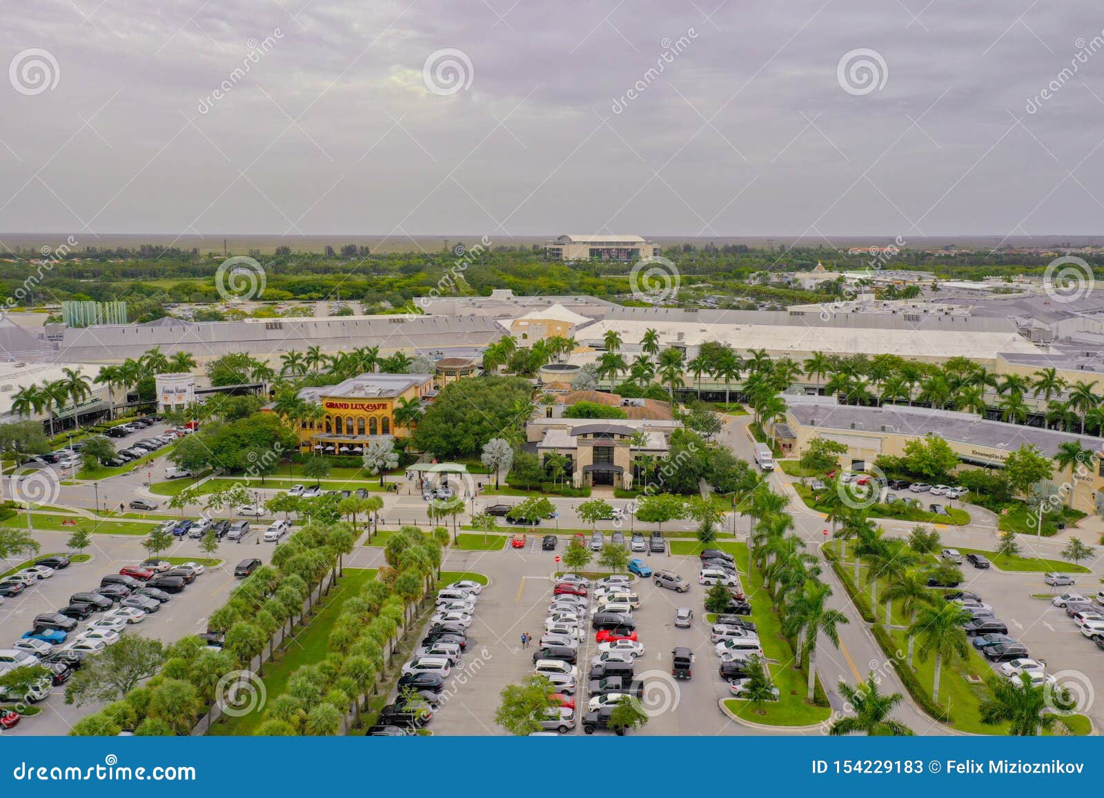 Sawgrass Mills - grandiose outlet mall in Florida 4K 