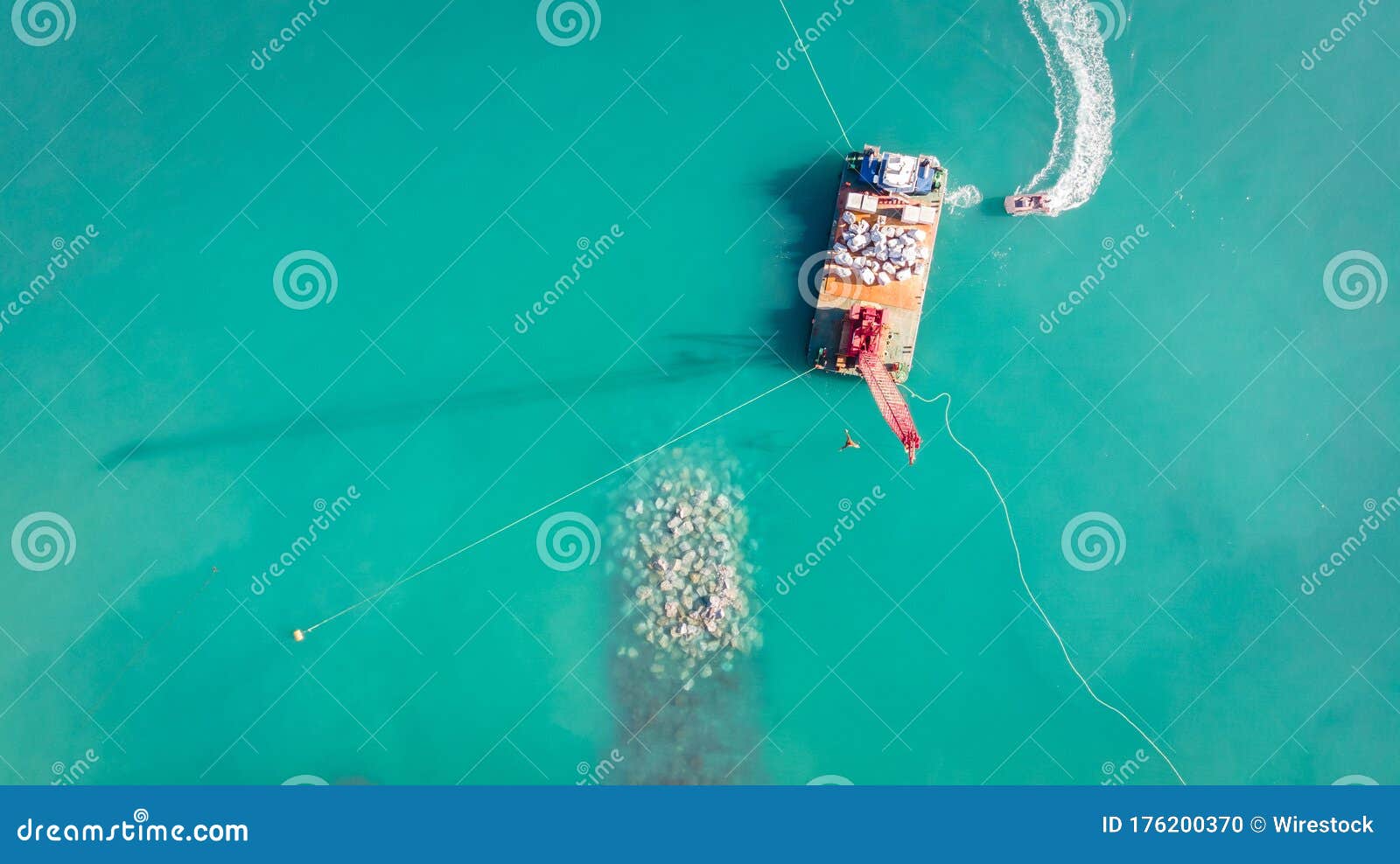 aerial photo of a ship in the sea