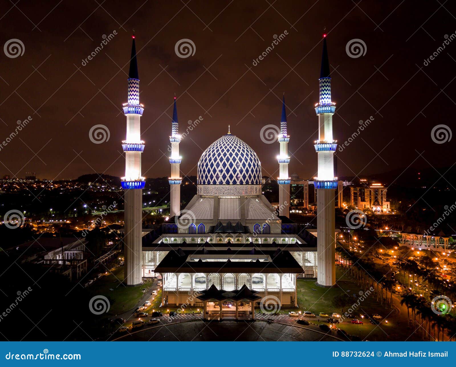 Aerial Photo Of Sultan Salahuddin Abdul Aziz Shah Mosque Editorial Stock Image Image Of Allah Architecture 88732624