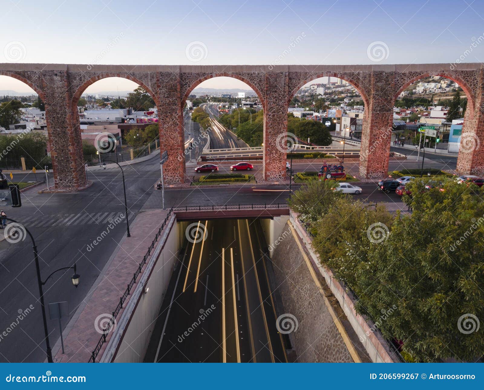 the aqueduct and boulevard quintana viewed from the air