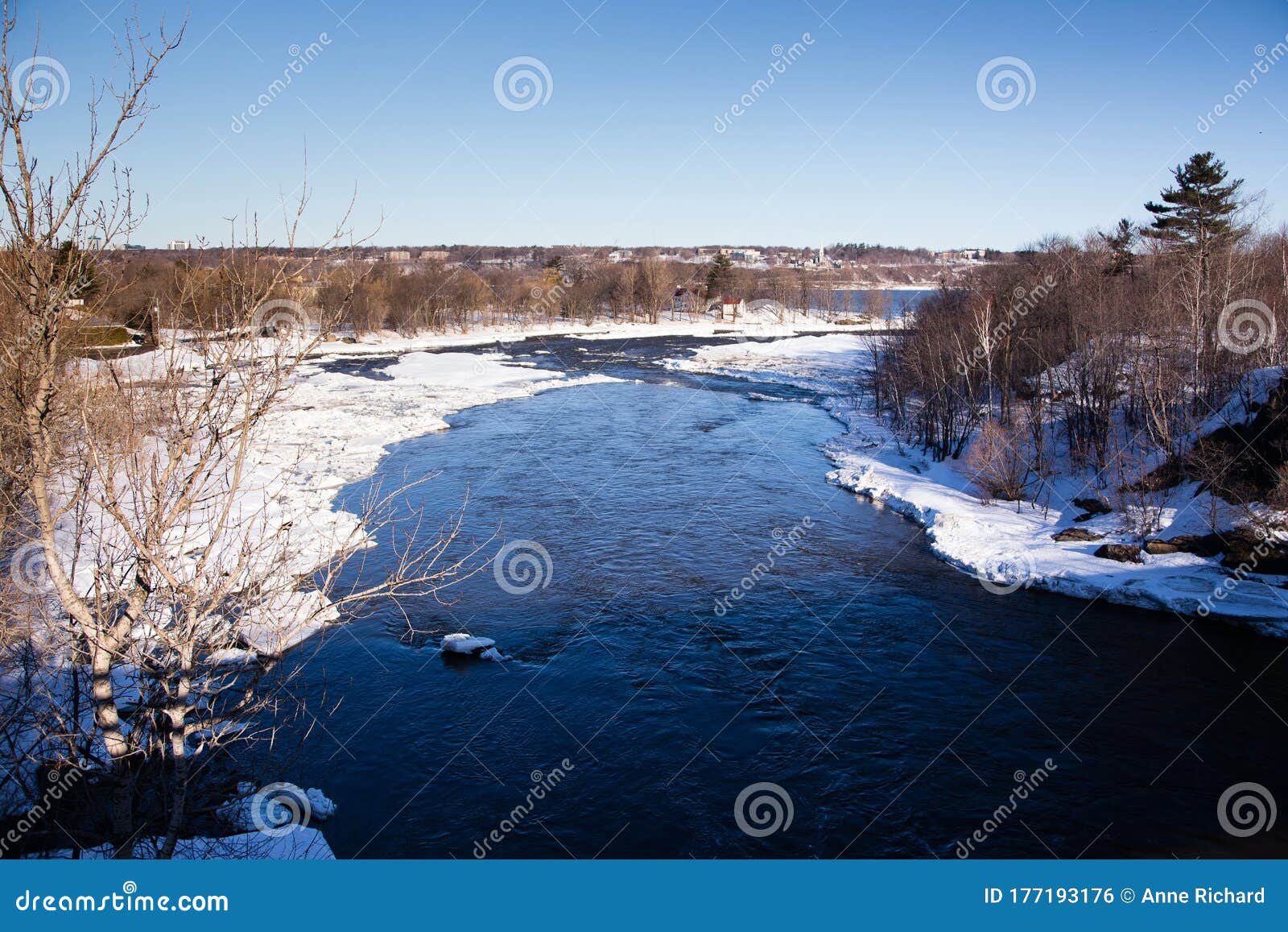 aerial view of the chaudiÃÂ¨re river seen from the dominion bridge on route 132