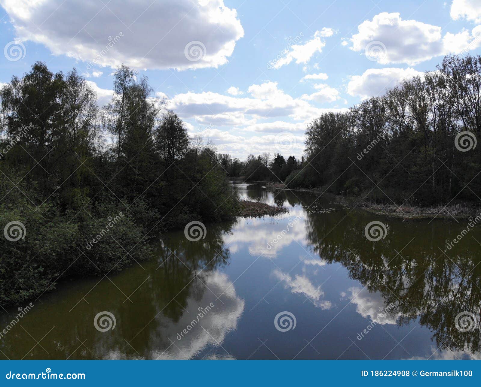 aerial view of lake retsee is a medium-sized lake located in the mÃÂ¤rkisch-oder-land