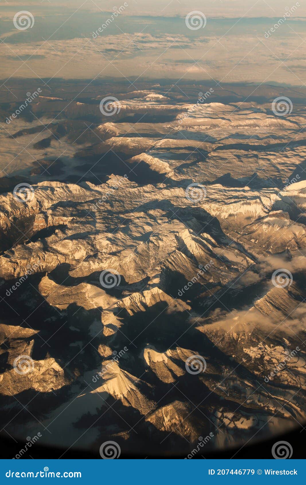 aerial view of the mountainous landscape in alpes desde el aire in europe