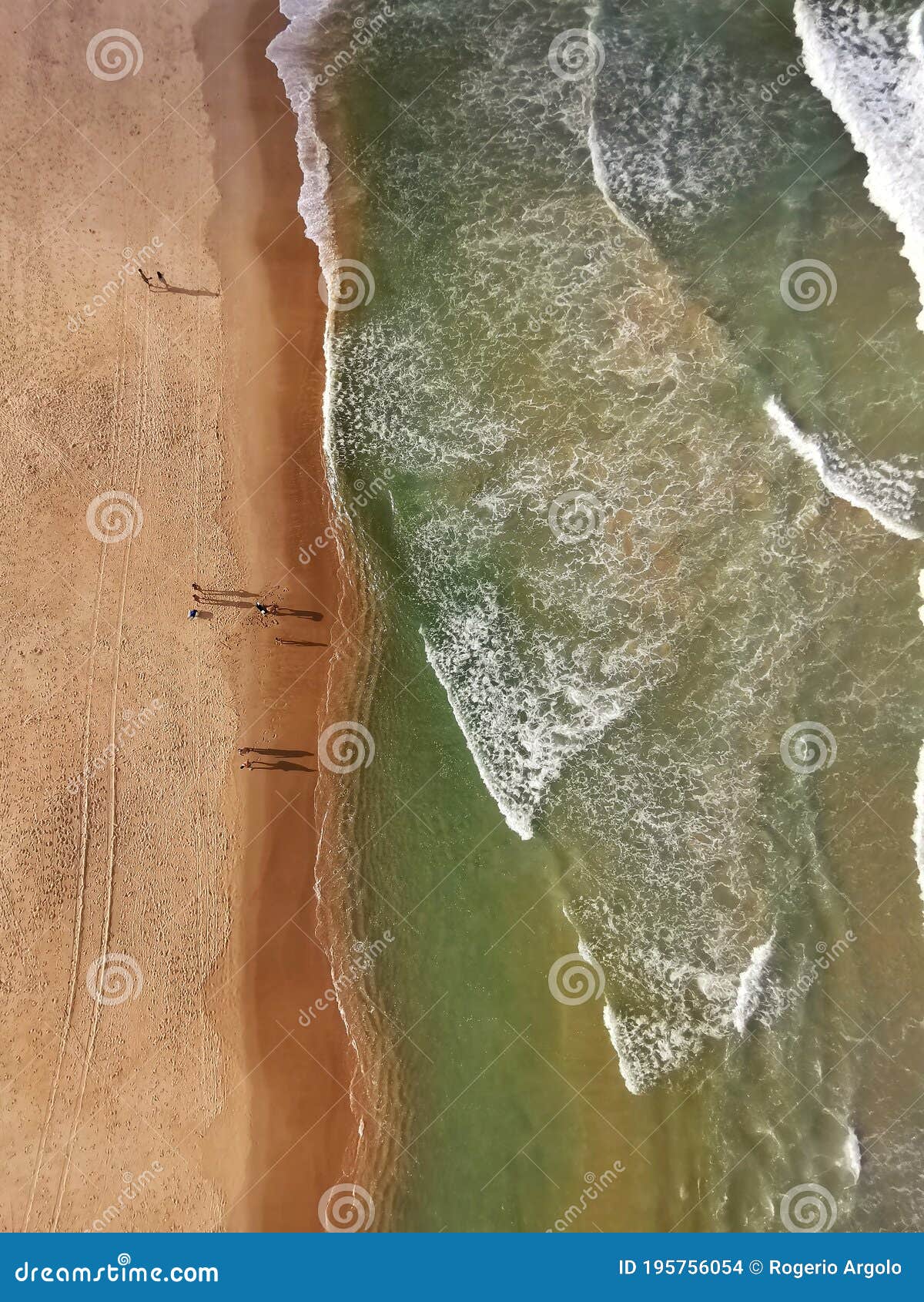aerial view of the sea and people in the sand at praia do futuro beach, fortaleza, cearÃÂ¡ brazil