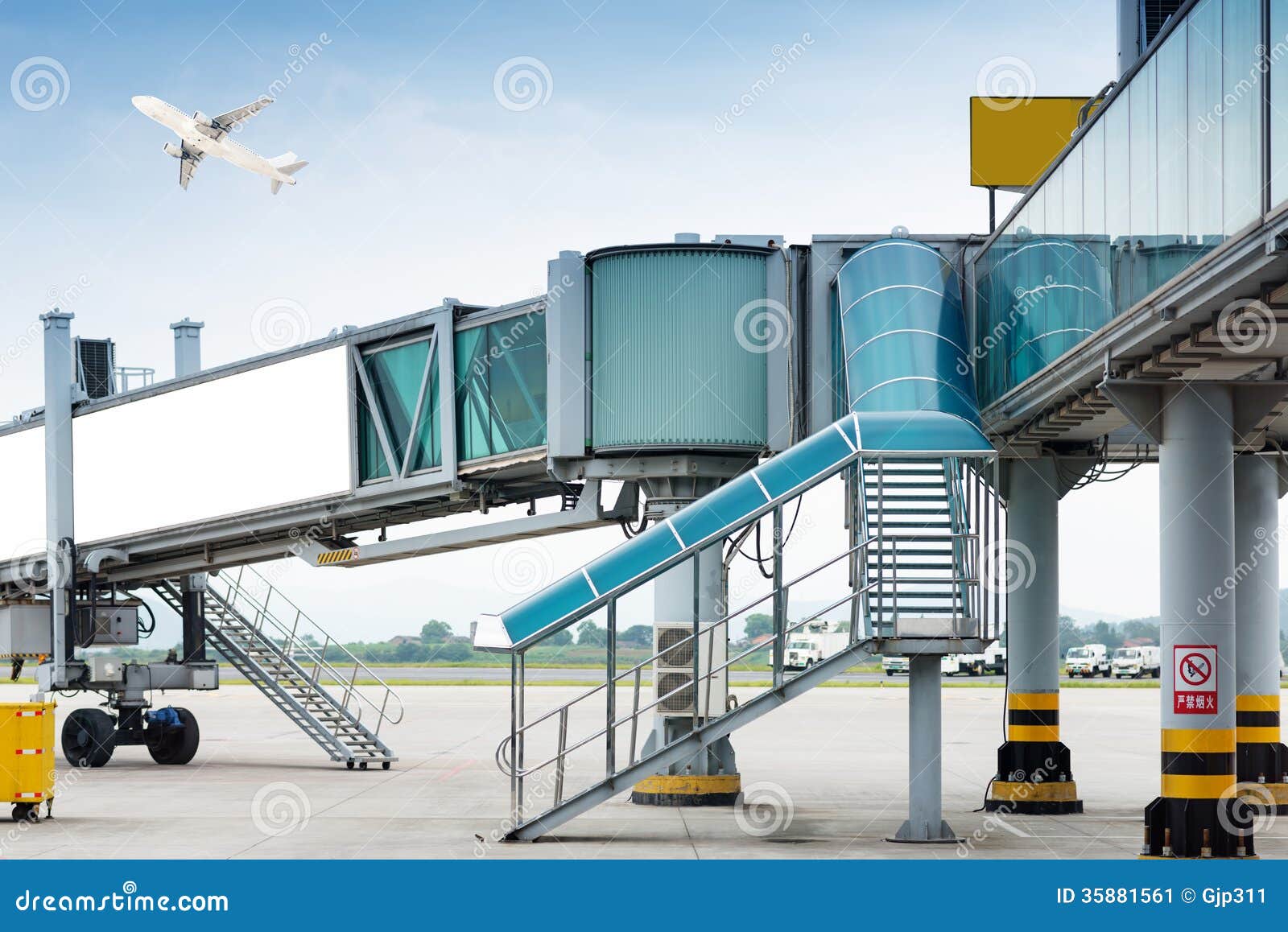 Aerobridge at airport stock image. Image of runway, ramp - 35881561