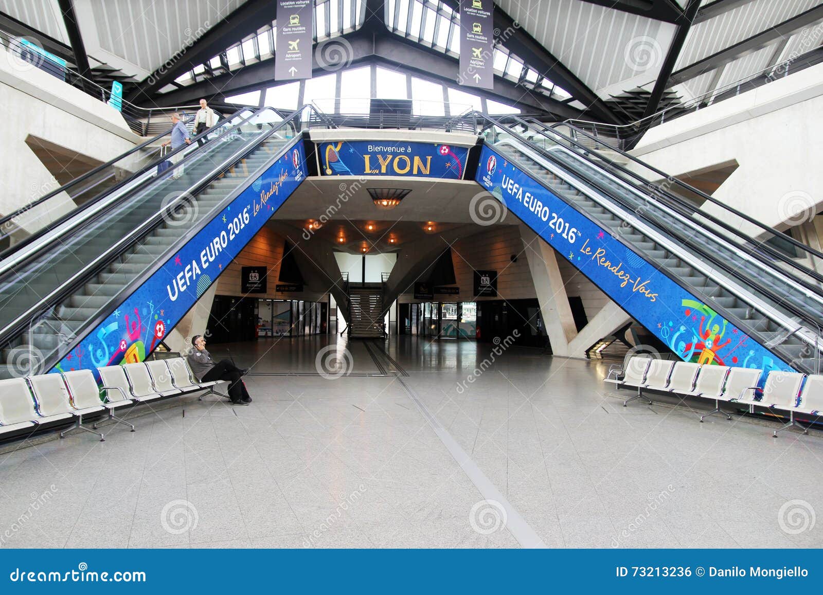 Aeroporto di Lione fotografia editoriale. Immagine di europeo 73213236