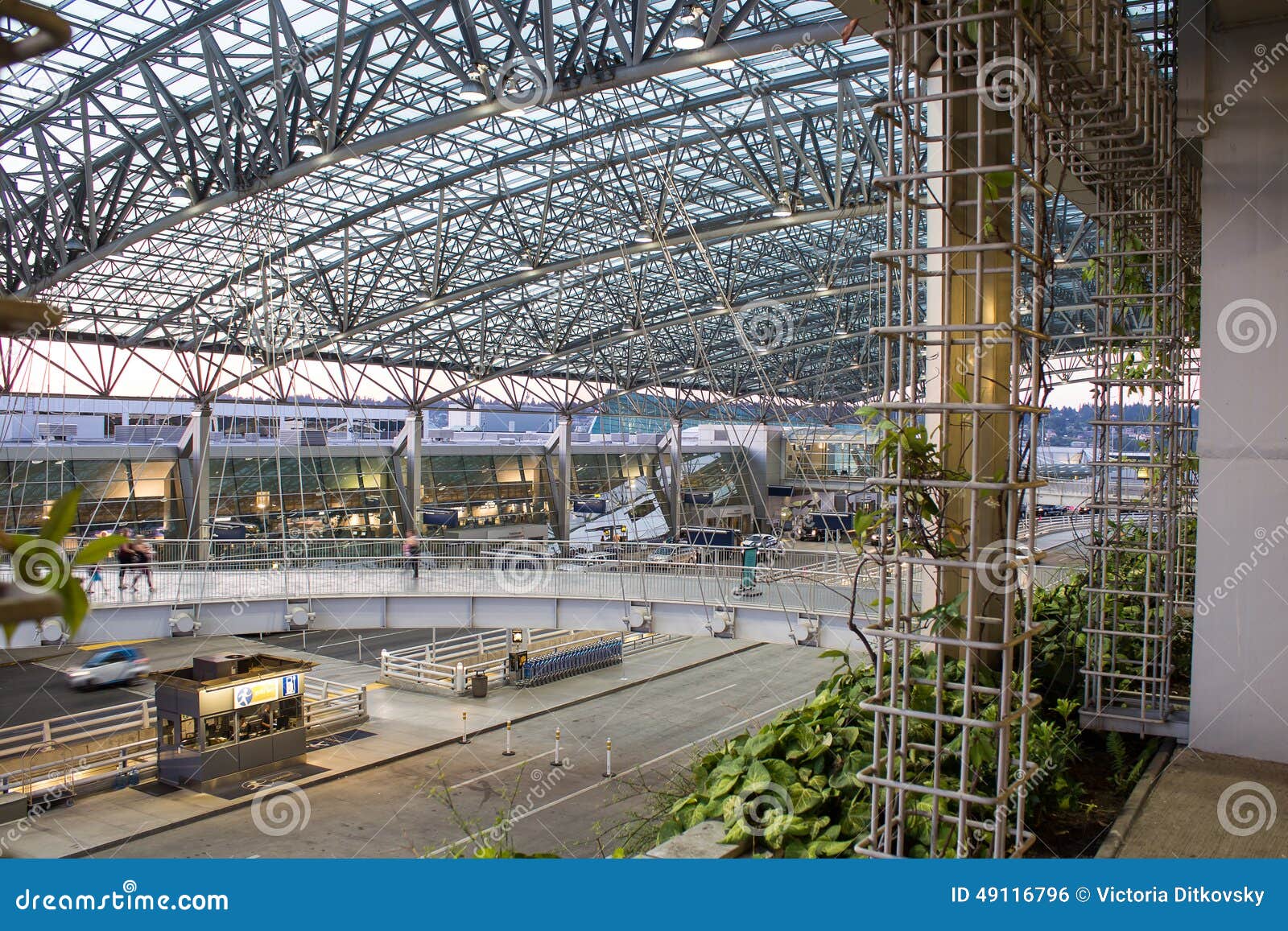 Aeroporto Internacional De Portland Coberto Foto Editorial - Imagem de  caminhada, transporte: 49116796, image size:1600x1157
