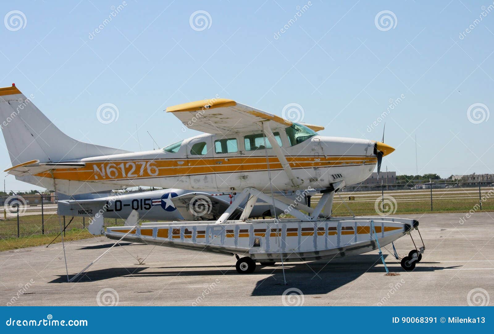 Aeropuerto De Miami Tamiami Foto editorial - Imagen de museo, miradas ...