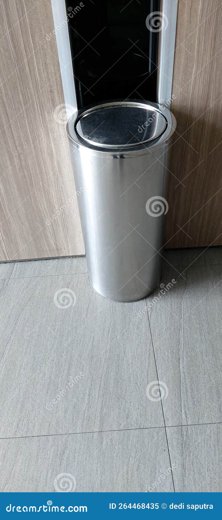 Aesthetic Trash Cans in Hotels with Professional Engineering Stock