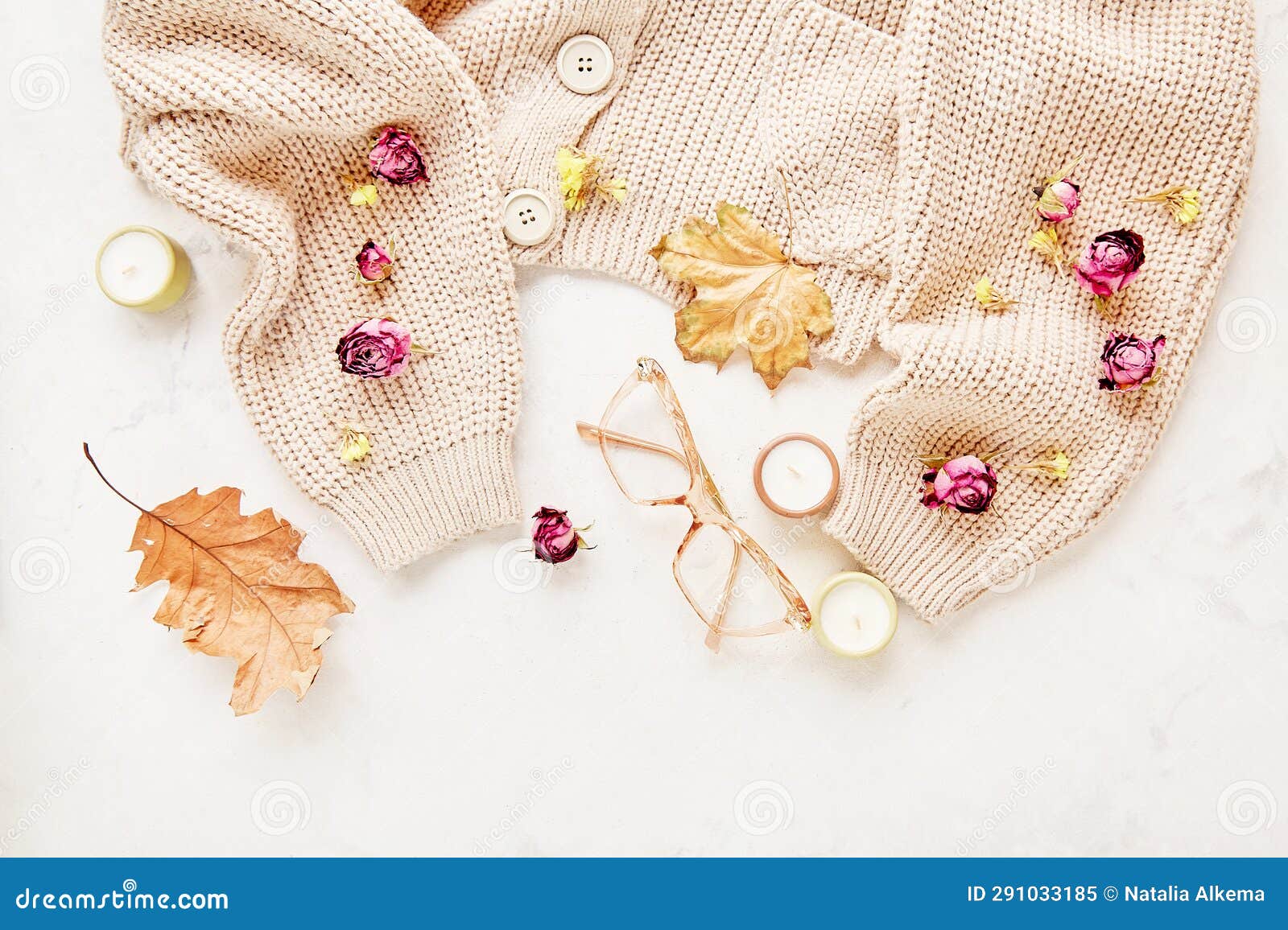 Aesthetics Sweater Weather Background, Autumn-Inspired with Dry Roses ...
