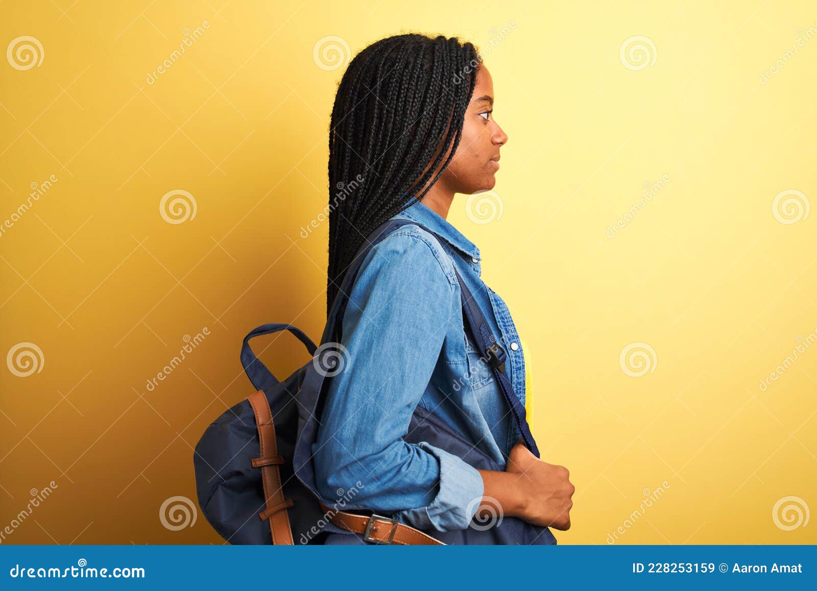 Black girl model side pose hi-res stock photography and images - Page 3 -  Alamy