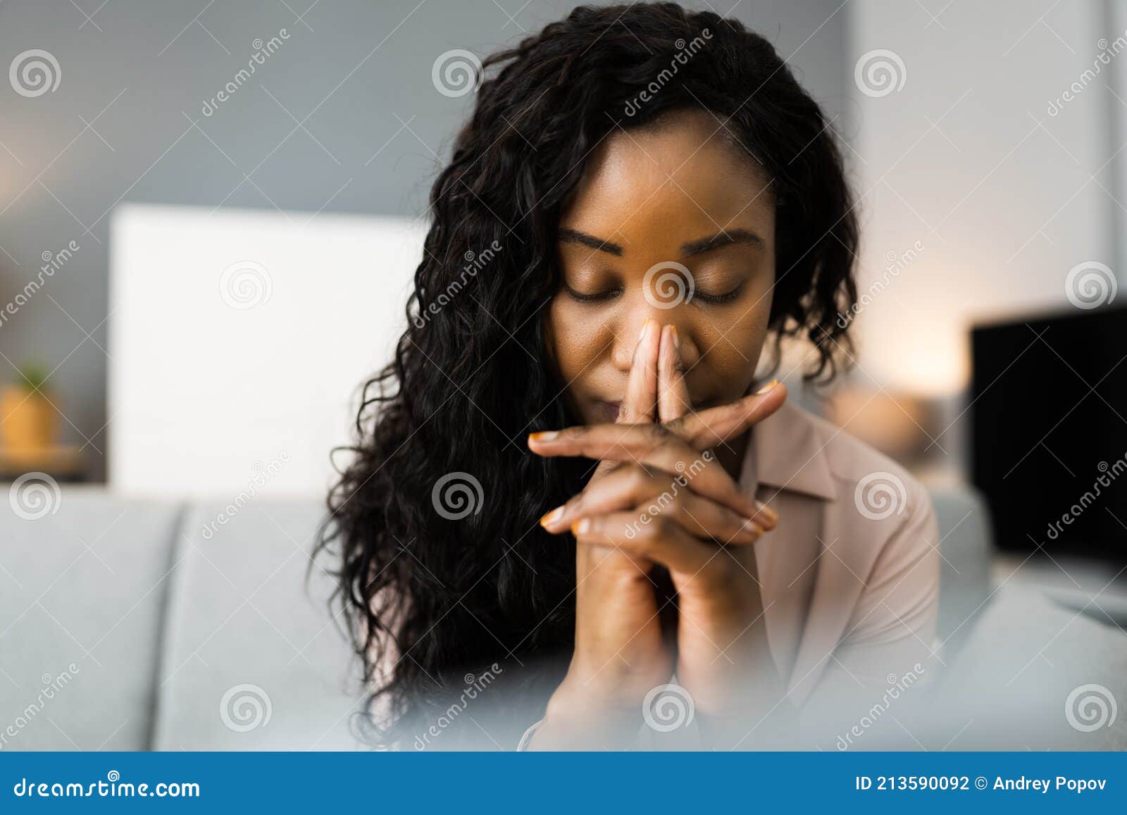 african american woman praying
