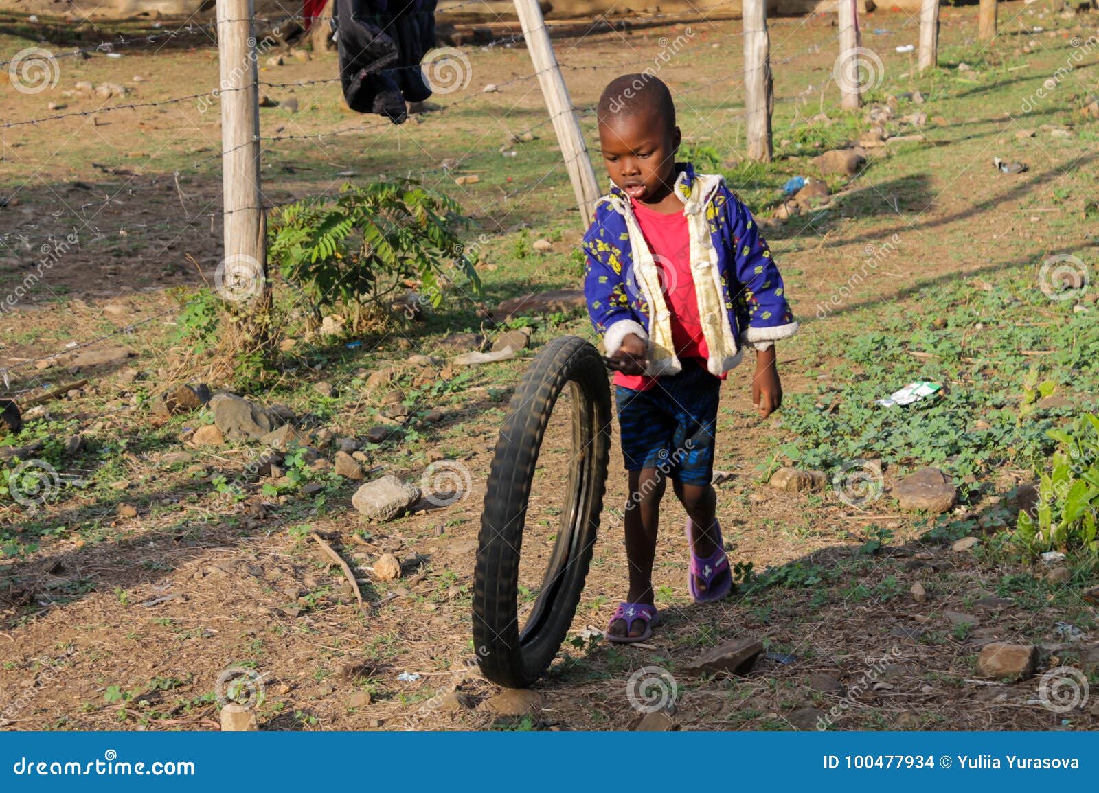 African Little Children Playing with Wheels Editorial Image - Image of  playing, fence: 116521095
