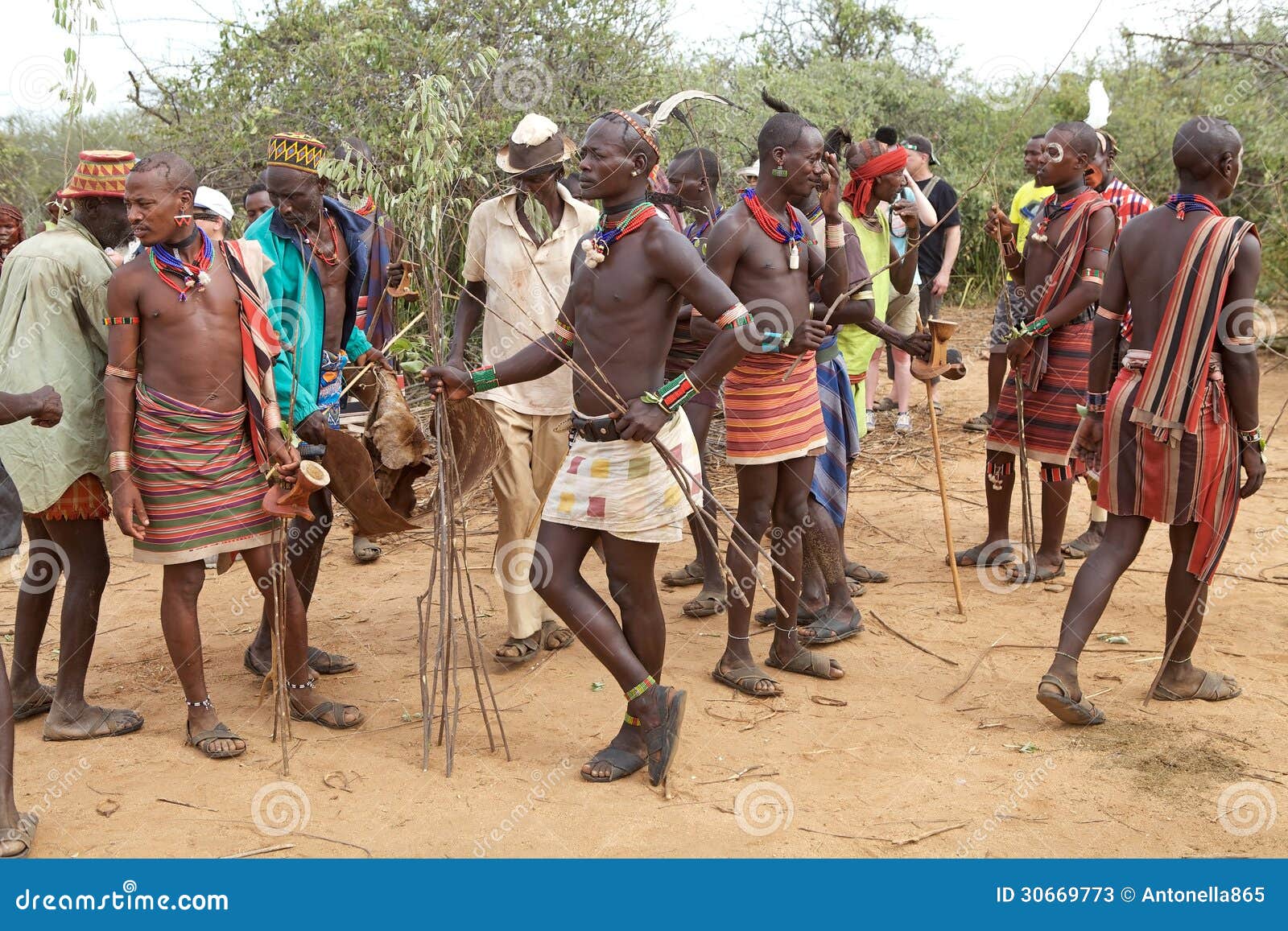 Afrikanische Stammes Manner Redaktionelles Stockfoto Bild Von Manner Stammes