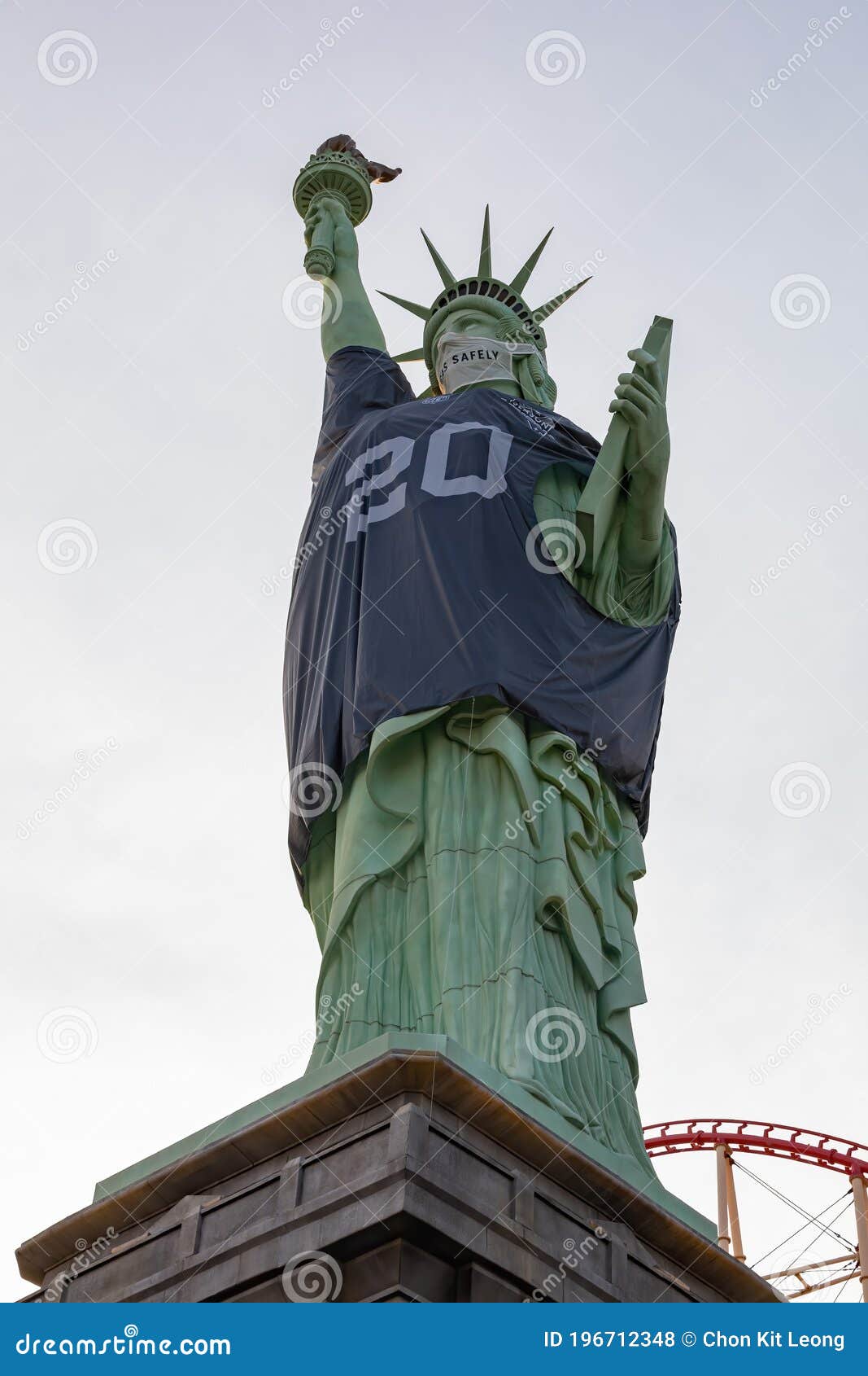 Las Vegas' Statue of Liberty gets Raiders jersey ahead of season