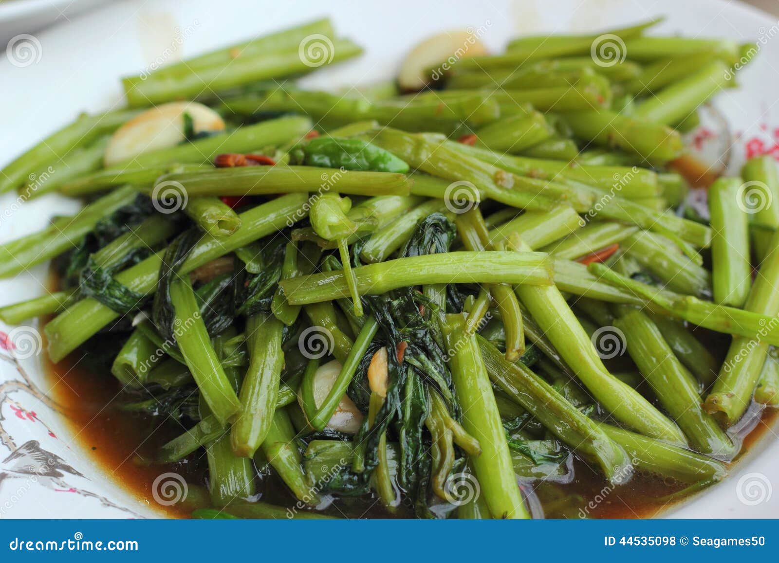 Espinacas De Agua Salteadas, Comida Tailandesa Foto de archivo - Imagen de  tradicional, revuelva: 44535098, image size:1600x1157