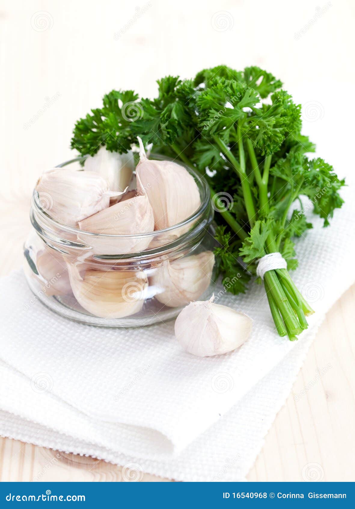 Aglio e prezzemolo fotografia stock. Immagine di prezzemolo 16540968