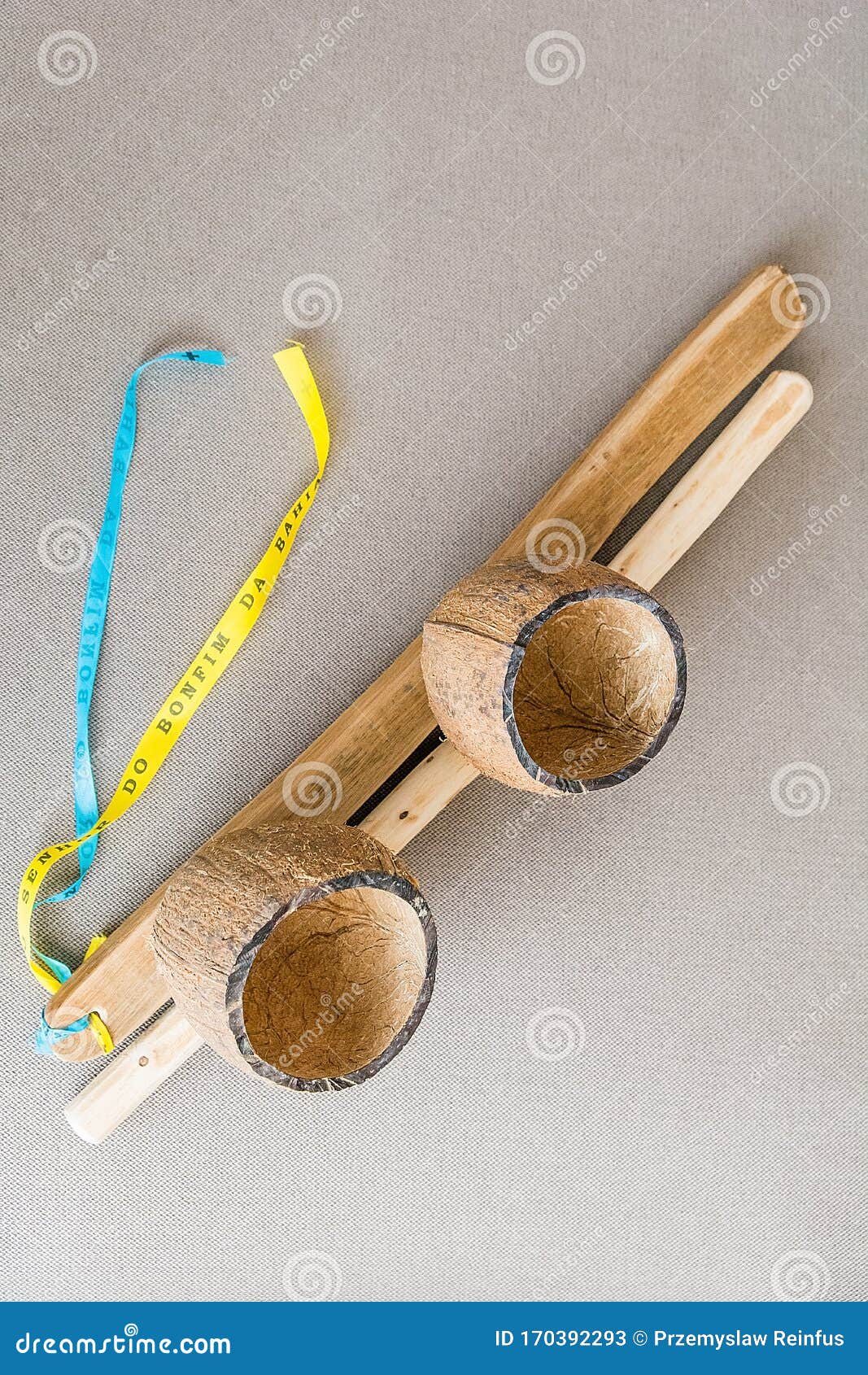 esquema Ceder el paso Vástago Agogo - Instrumento Musical Tradicional Utilizado En La Capoeira Imagen de  archivo - Imagen de utilizado, brillante: 170392293