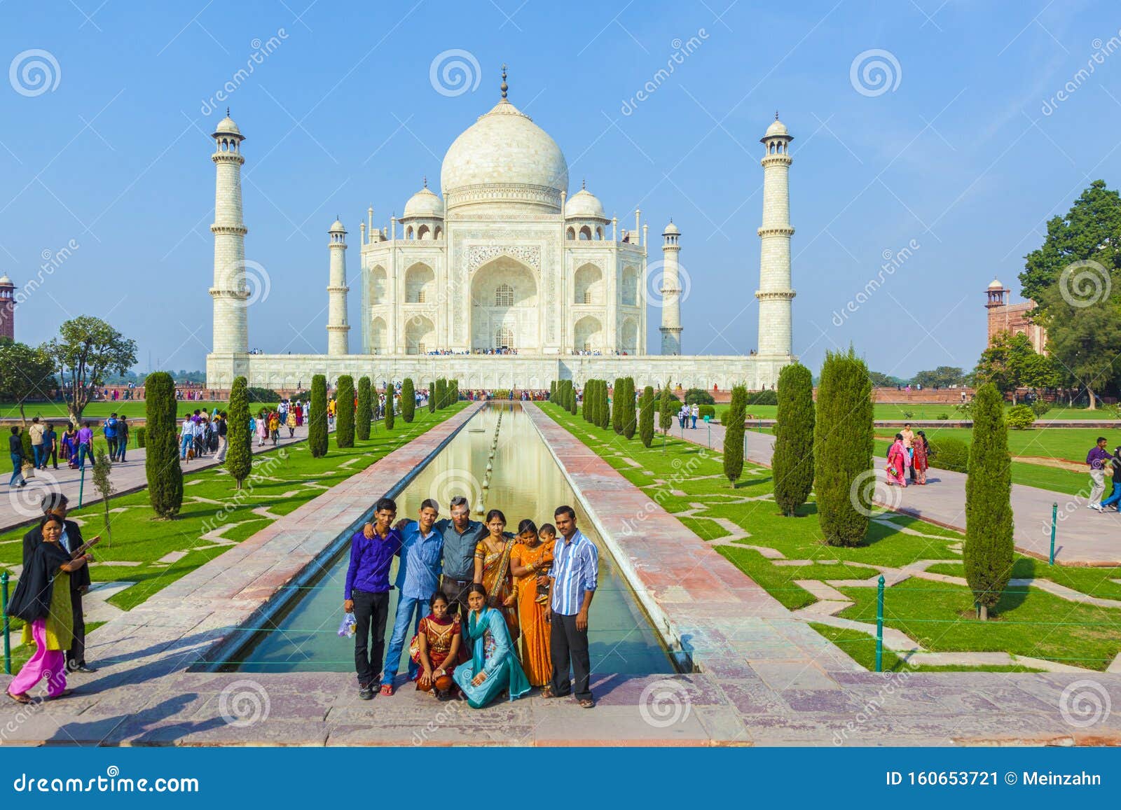 People Visit Taj Mahal in India Editorial Photo - Image of dome, hinduism:  160653721