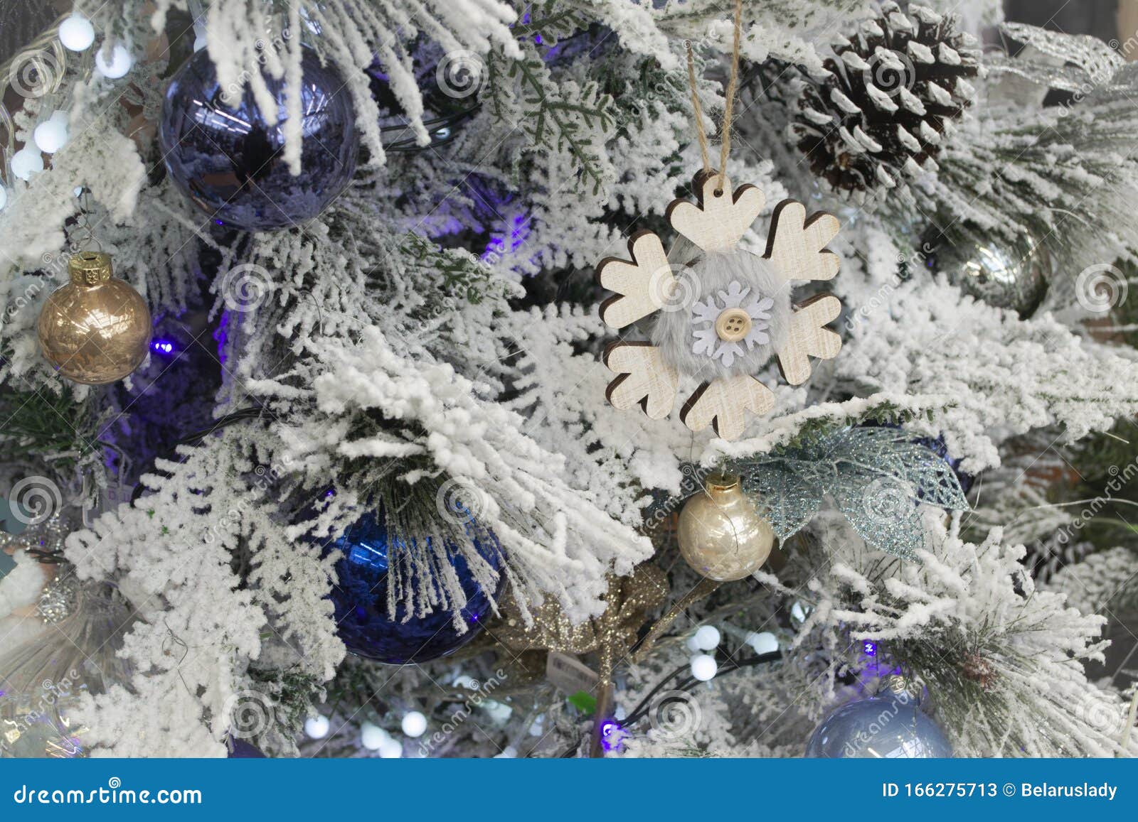 Agradable árbol De Navidad Nevado En Plata Y Azul, Textura Cercana Imagen  de archivo - Imagen de festivo, fondo: 166275713