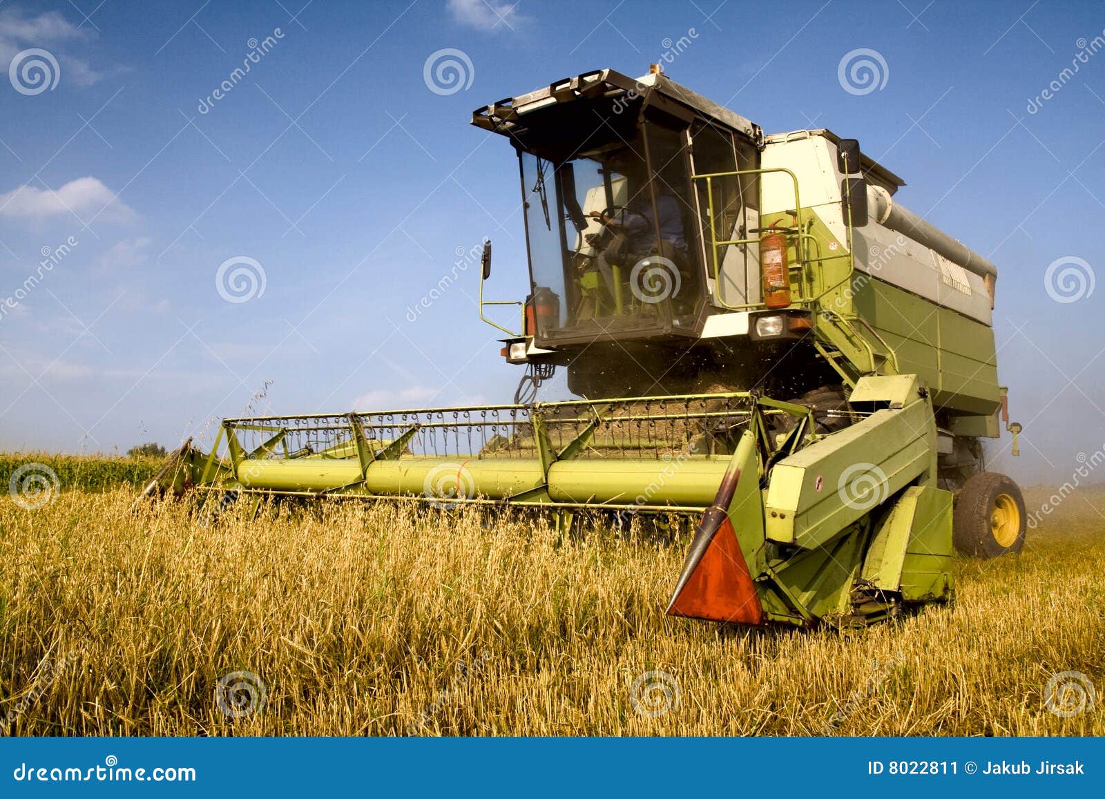 Agricoltura - Combine (mietitrice) sul campo