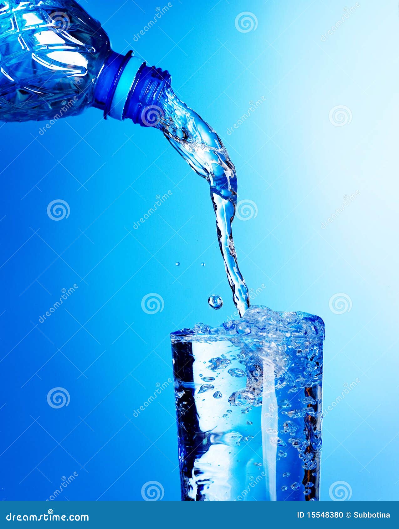 Agua dulce foto de archivo. Imagen de salud, gotitas 15548380