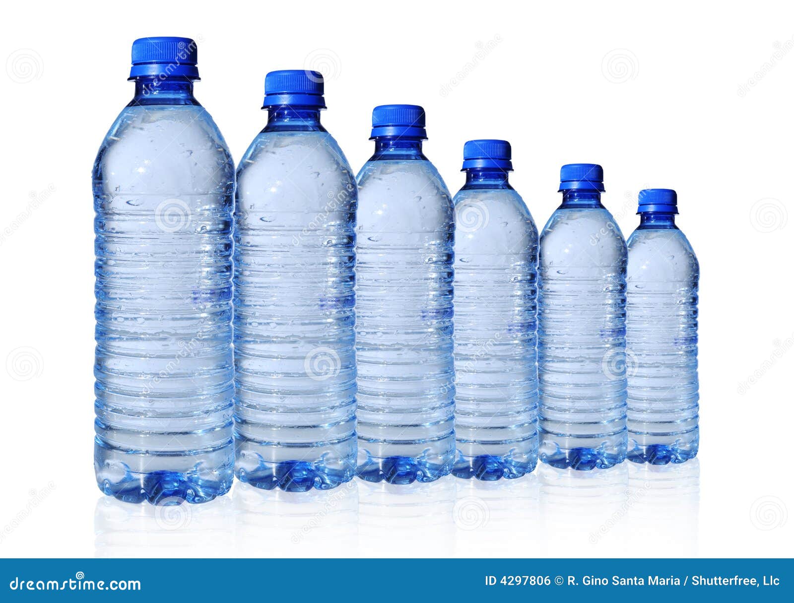 Pequeña botella de agua fotografías e imágenes de alta resolución - Alamy