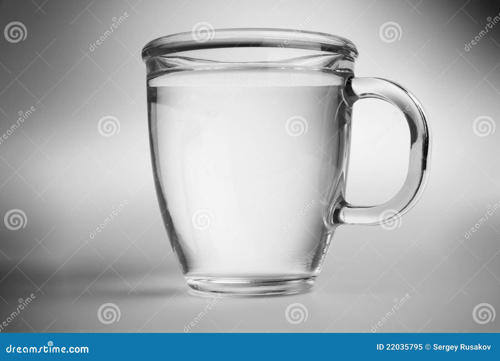 aquí claro Interpretar Agua en taza imagen de archivo. Imagen de simplicidad - 22035795
