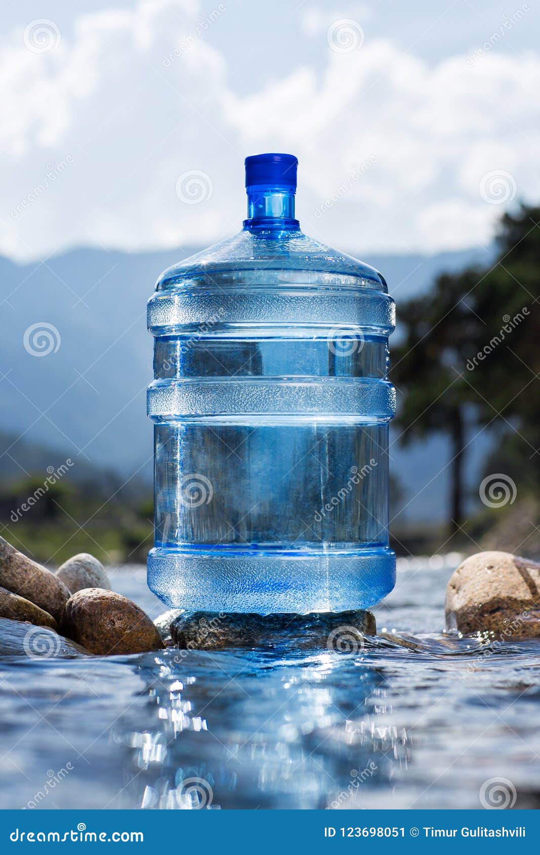 Botella de Agua – La Uchireña