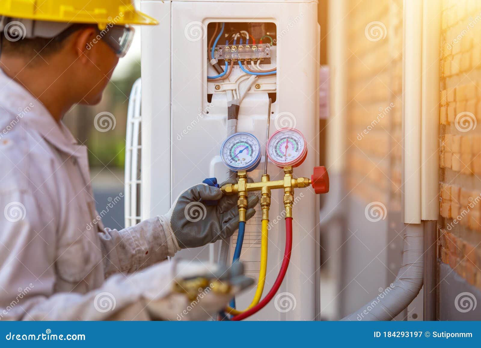Air Conditioning Liquid Gauge Gauge by an Air Conditioning Technician