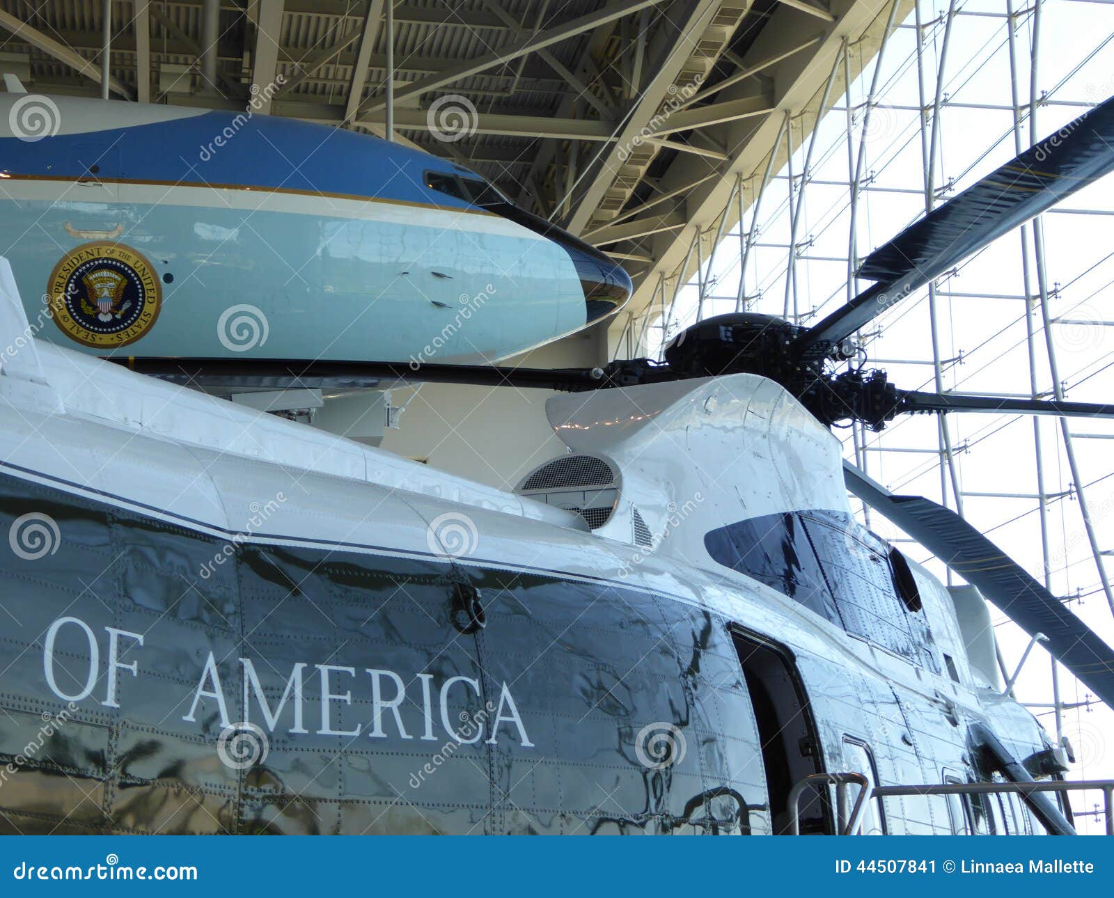 Air Force One Plane and Marine One Helicopter at T Editorial Photo - Image  of official, southerncalifornia: 44507841