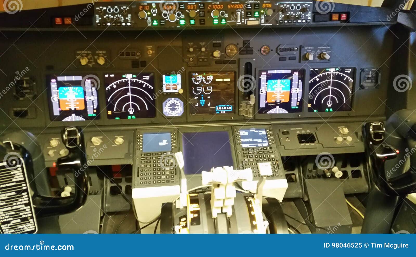 Aircraft flight deck stock image. Image of plane, flying 98046525