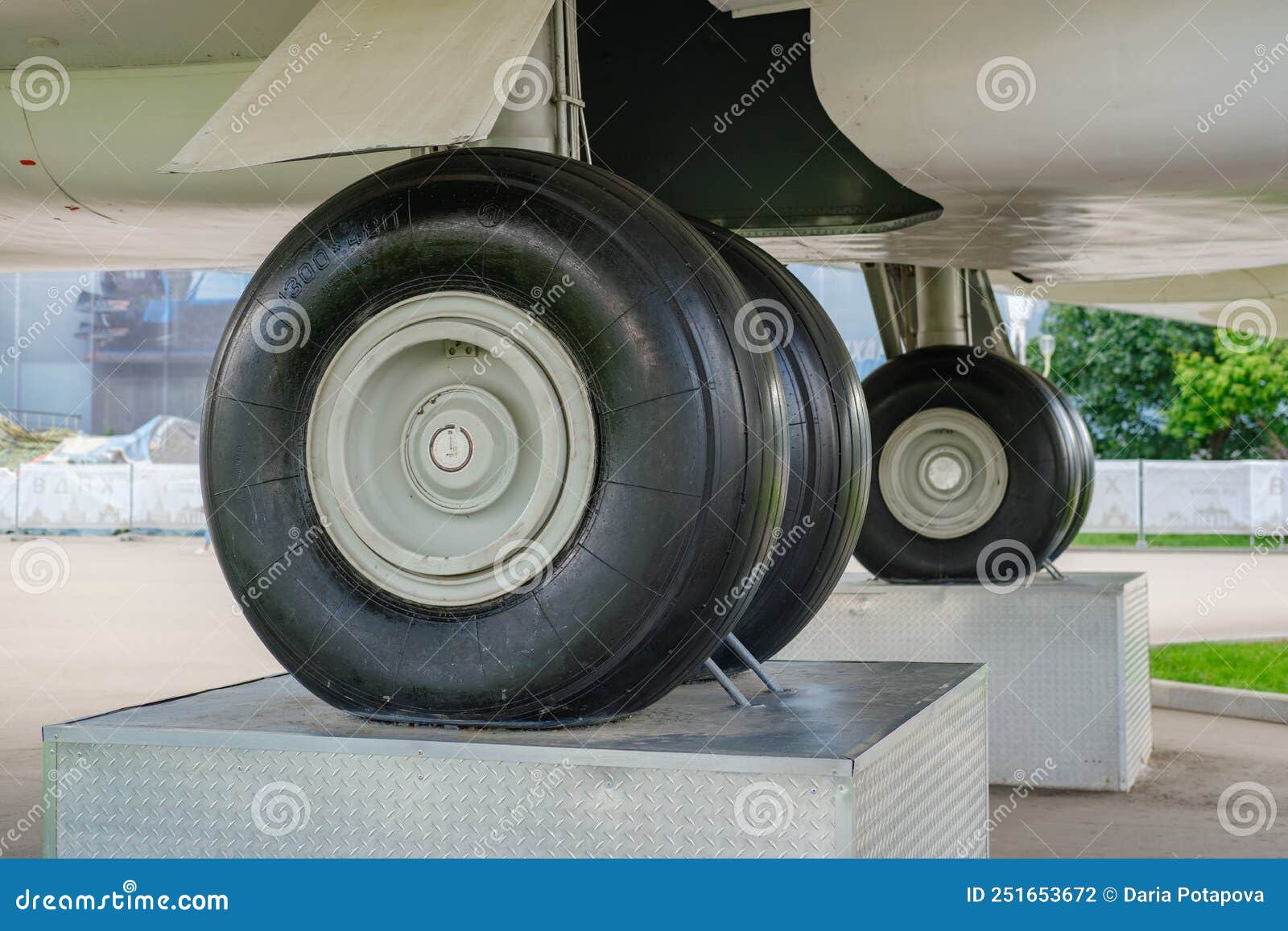 aircraft landing gear, huge airplane wheels on display