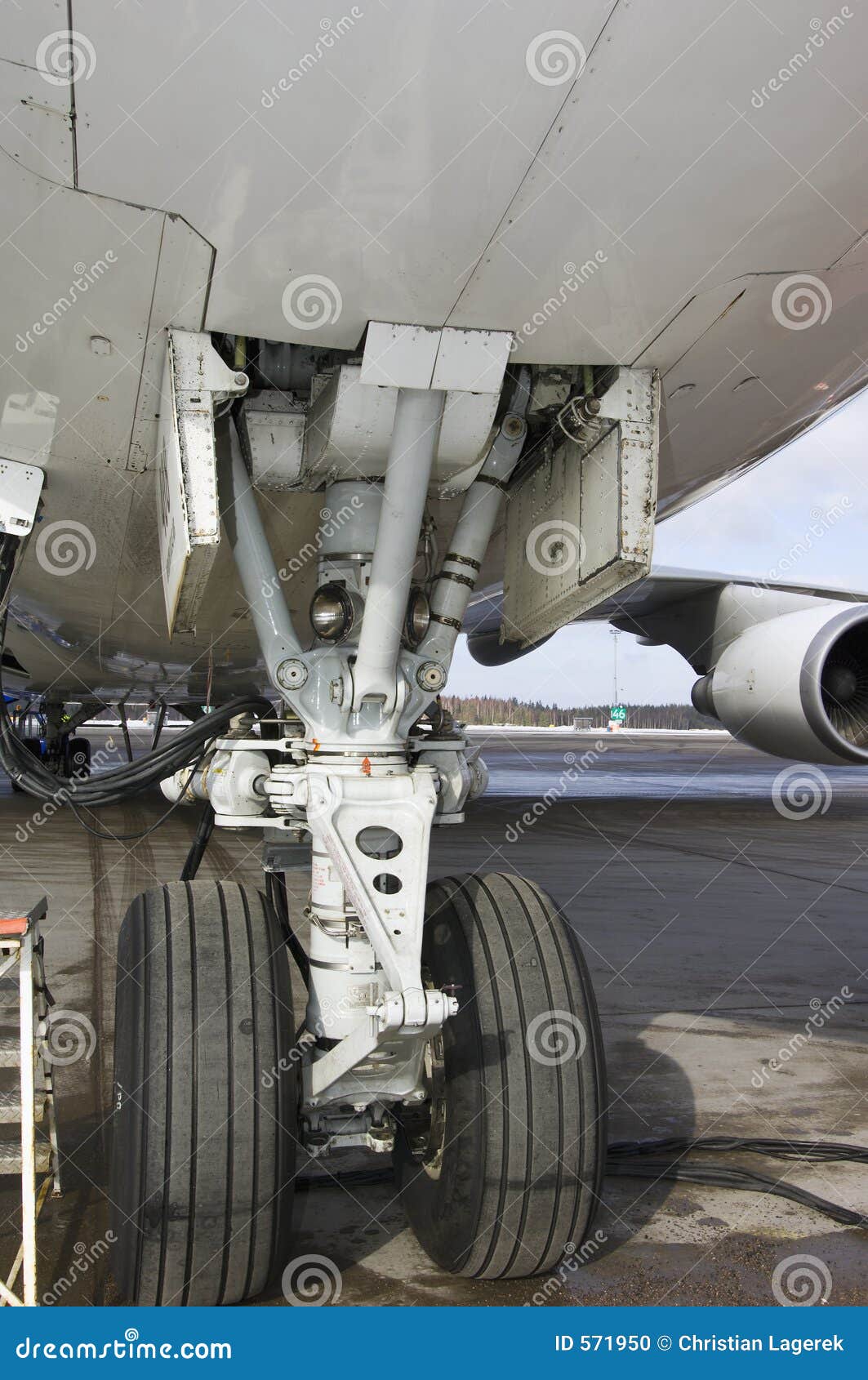 Aircraft Wheel House Jumbo Jet Stock Photo Image of landing